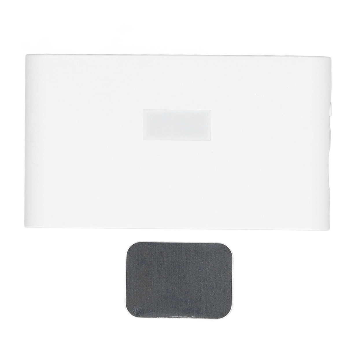 Zahnröntgenfilm und dunkelgrauer Sensor in der Verpackung.