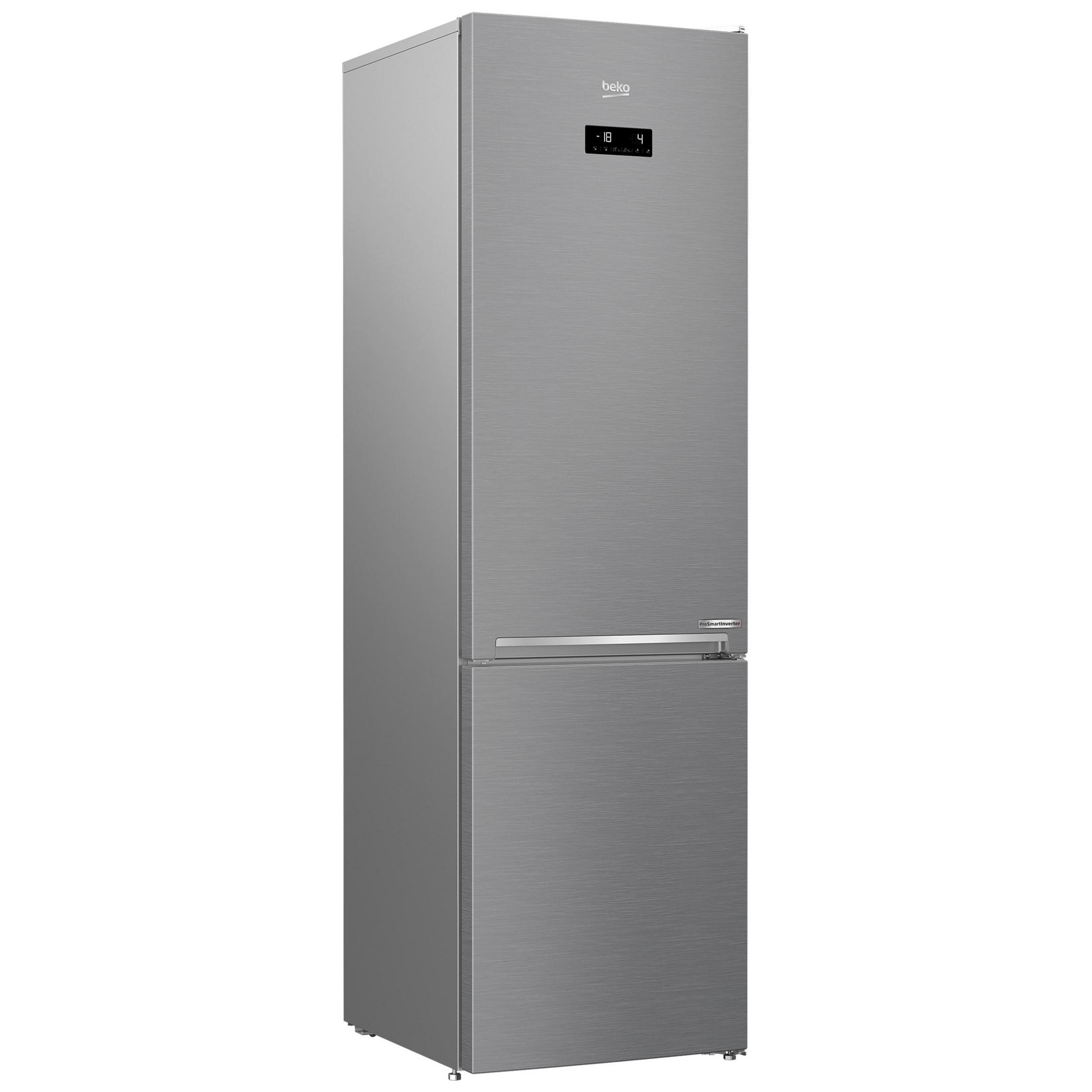 Un refrigerador plateado con congelador inferior. Tiene una pantalla digital en la puerta. Está de pie.