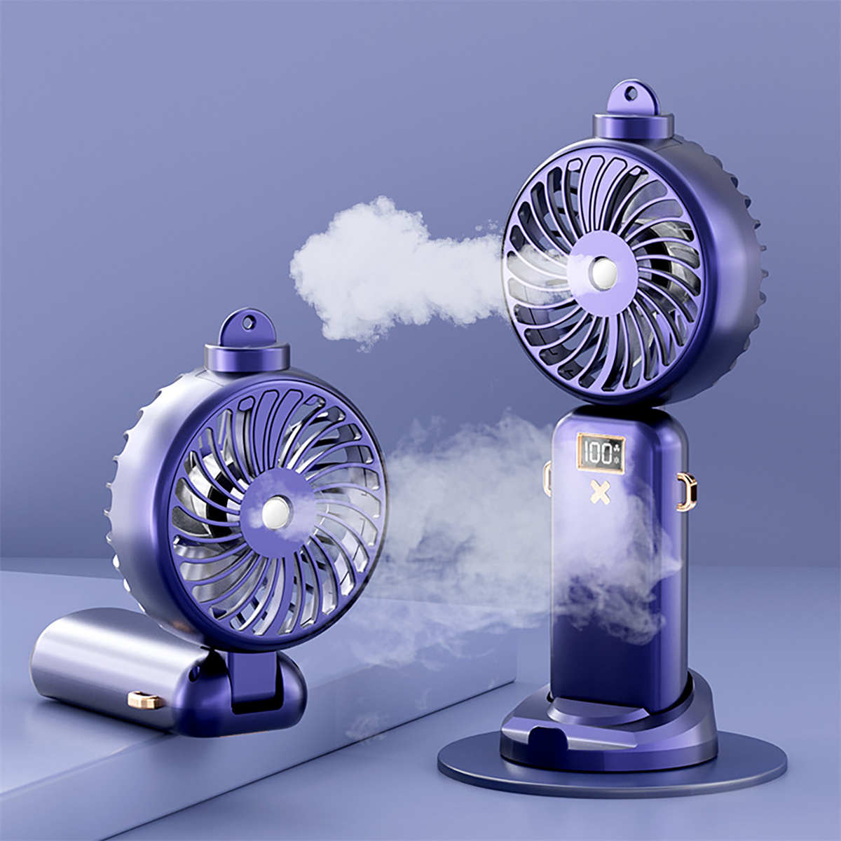 Zwei violette tragbare Ventilatoren. Einer läuft, mit digitaler Anzeige von 100%. Raucheffekt vorhanden.