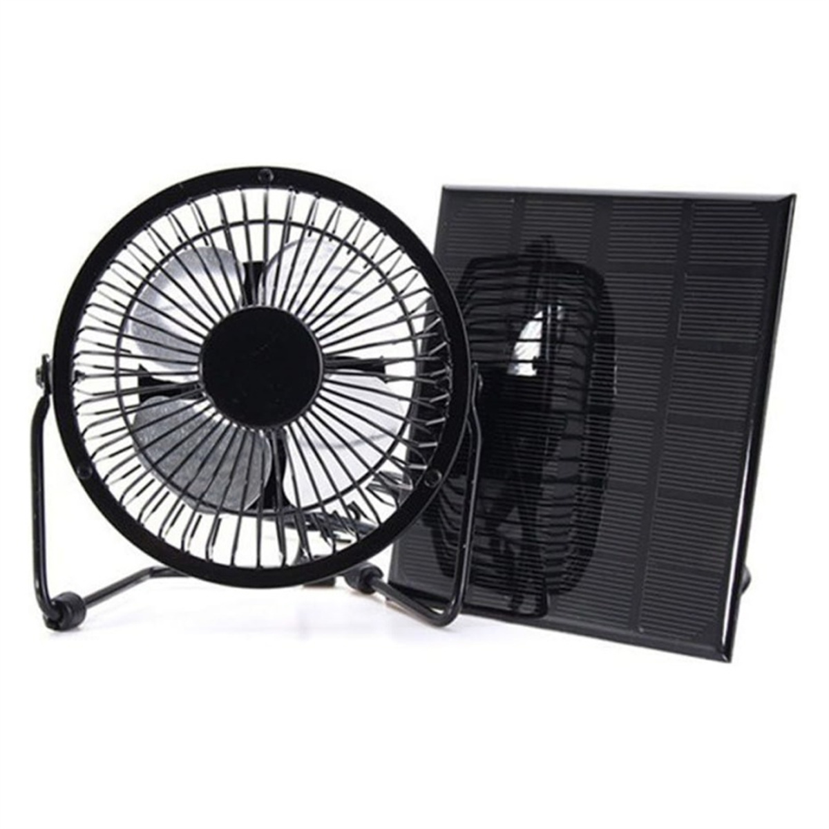 Schwarzer Solarventilator mit schwarzem Solarpanel. Der Ventilator hat einen Drahtkäfig. Weißer Hintergrund.