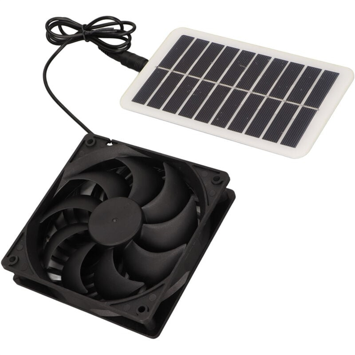 Solarpanel und Ventilator. Schwarzer Ventilator, schwarz-weißes Panel. Weißer HG.