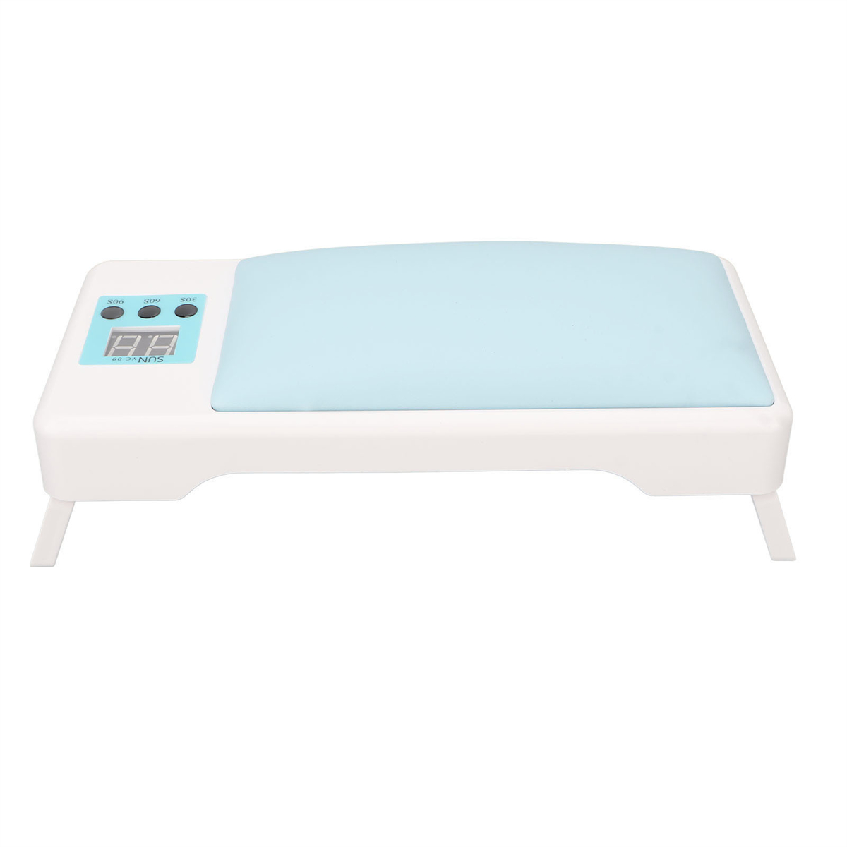 Weißes Nagelbett mit blauem Kissen.