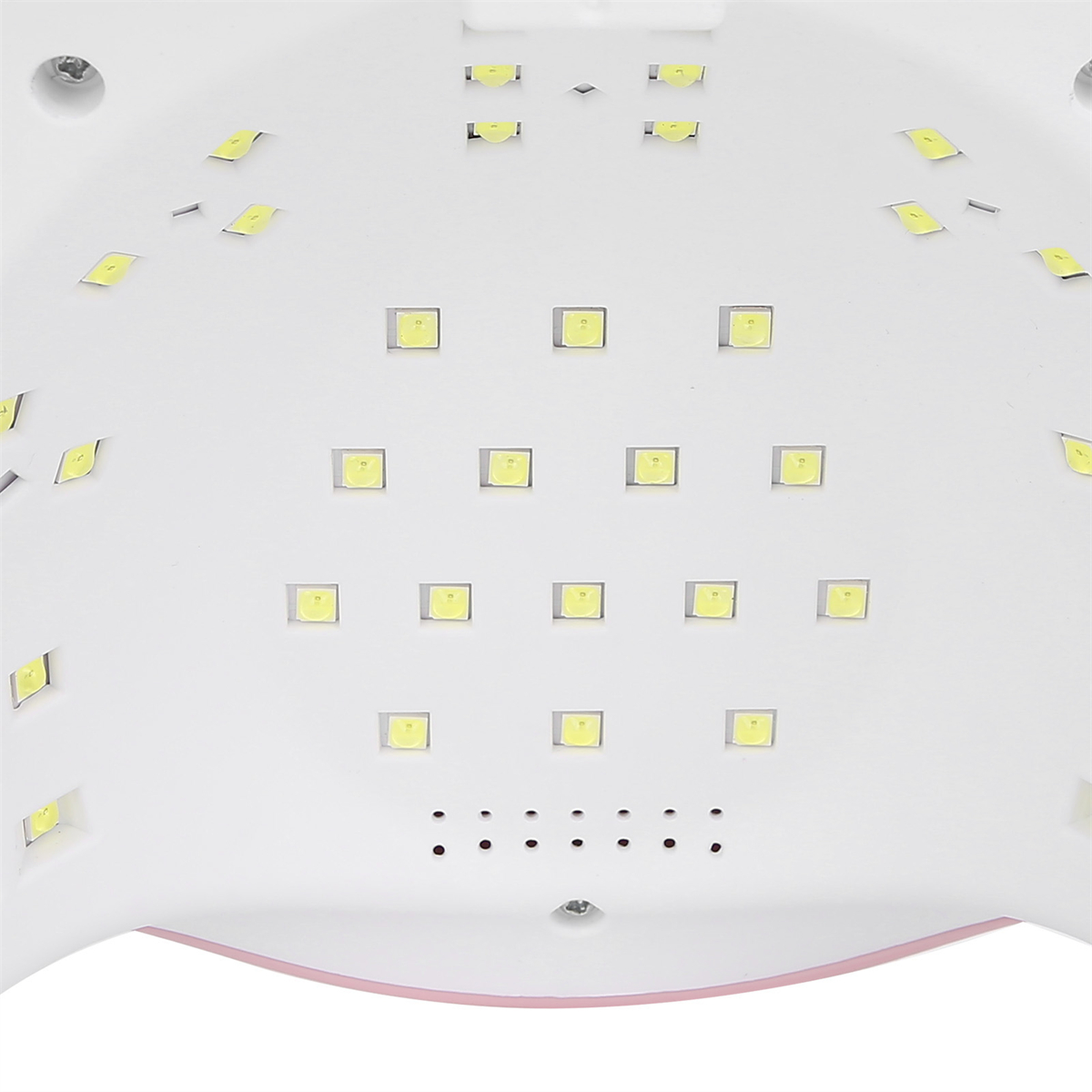 Das Innere einer weißen Nagellampe mit vielen kleinen LED-Leuchten und einem rosa Akzent.