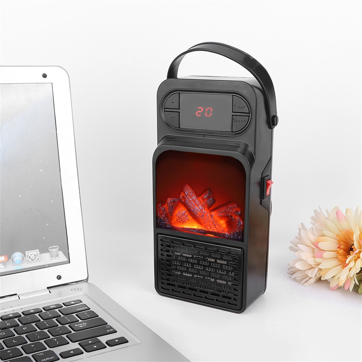 Ein schwarzer tragbarer Heizlüfter mit roter LED-Anzeige und Flammeneffekt, auf weißer Oberfläche.