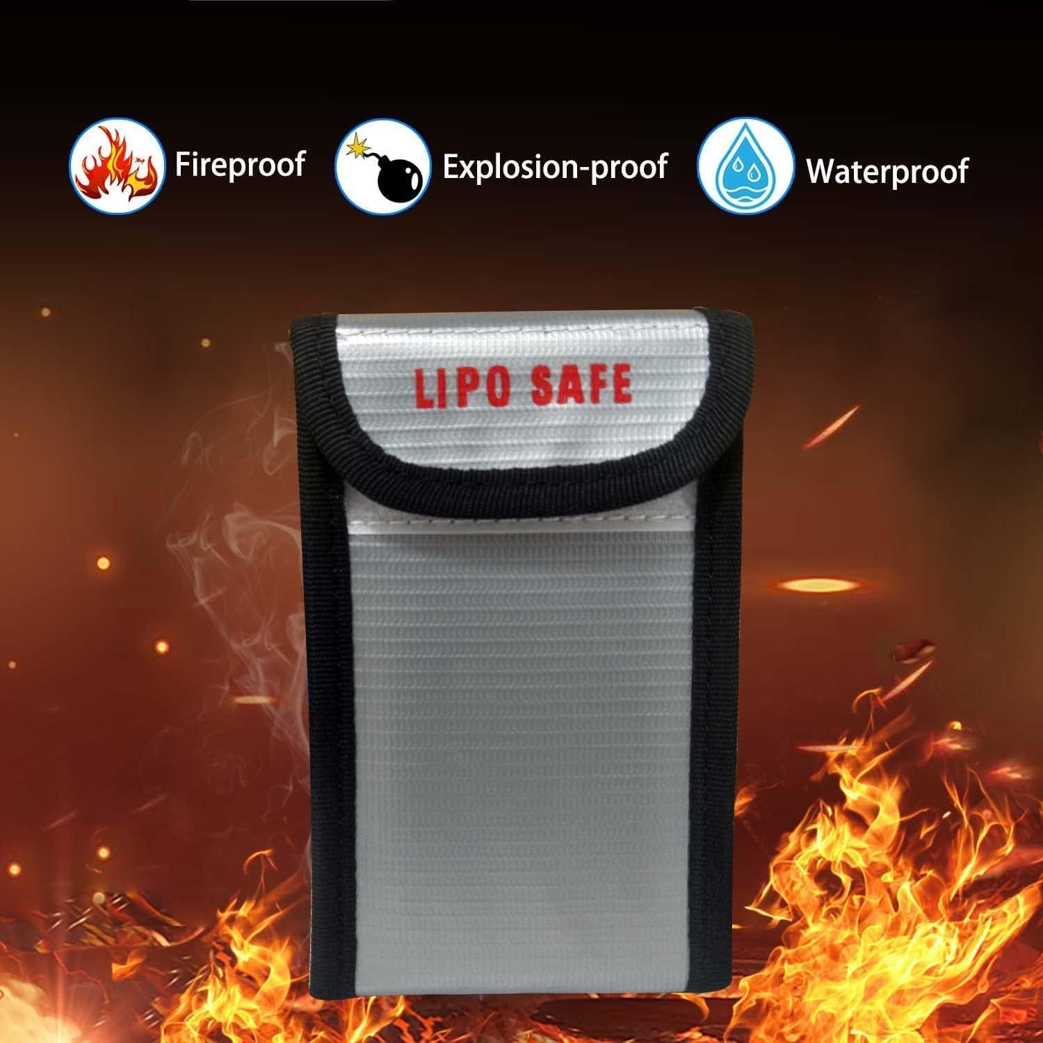 Silberne Lipo Safe Tasche mit 'LIPO SAFE' in roter Schrift. Icons für Brandschutz, Explosion und Wasser.