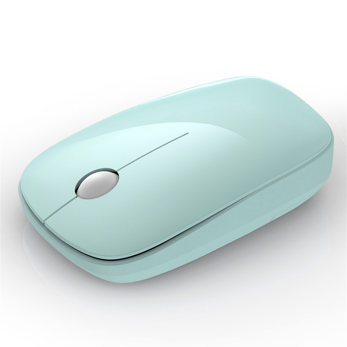 Eine hellblaue kabellose Maus mit einer silbernen Taste. Der Hintergrund ist schlicht weiß.