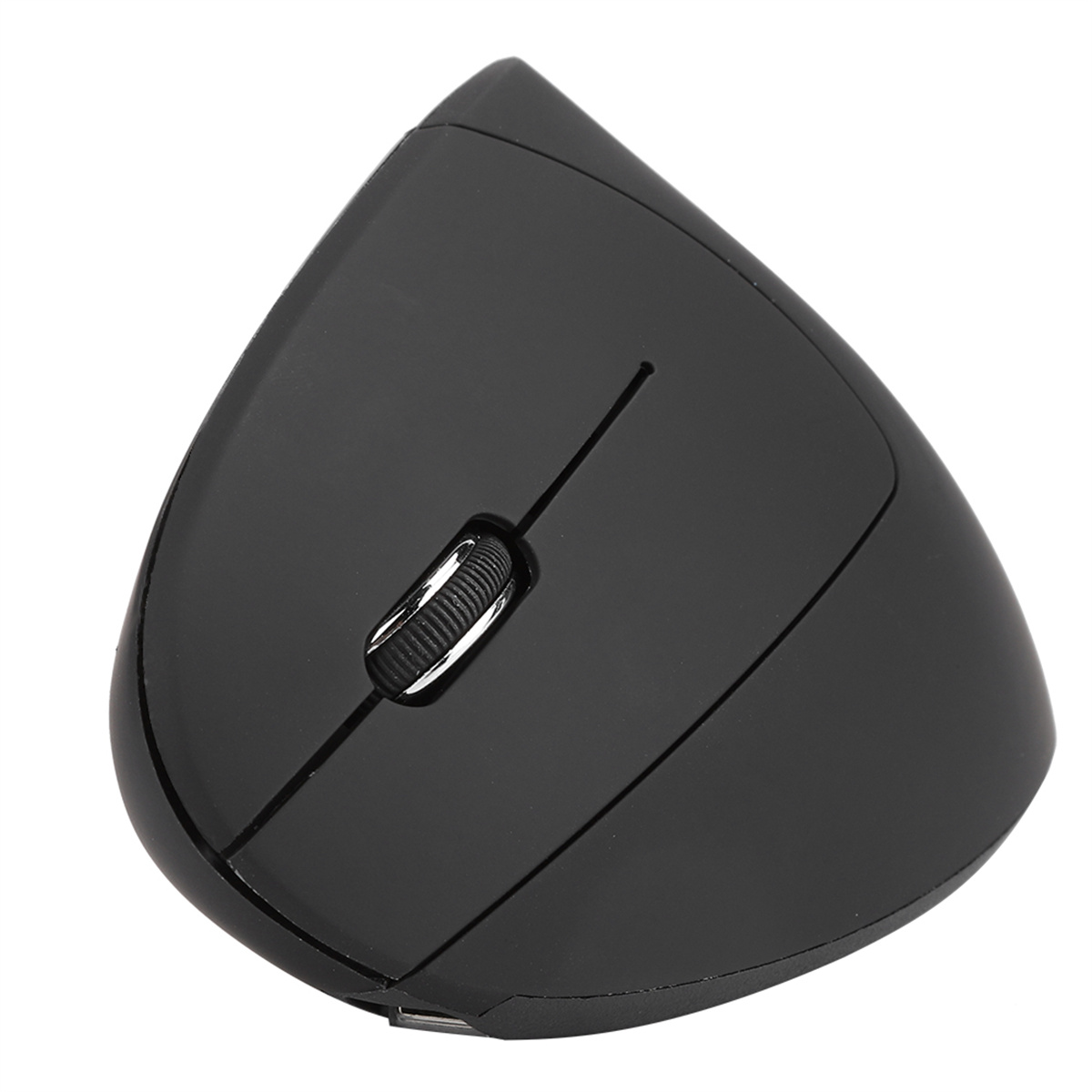 Schwarze ergonomische Computermaus mit Scrollrad. Isoliert auf weißem Hintergrund. Abgewinkelte Ansicht.