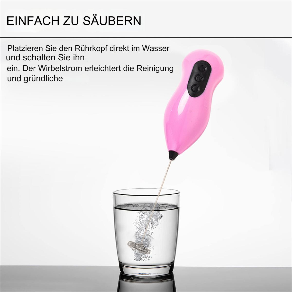 Rosa Hand-Milchaufschäumer mit Glas Wasser, zeigt Reinigung.