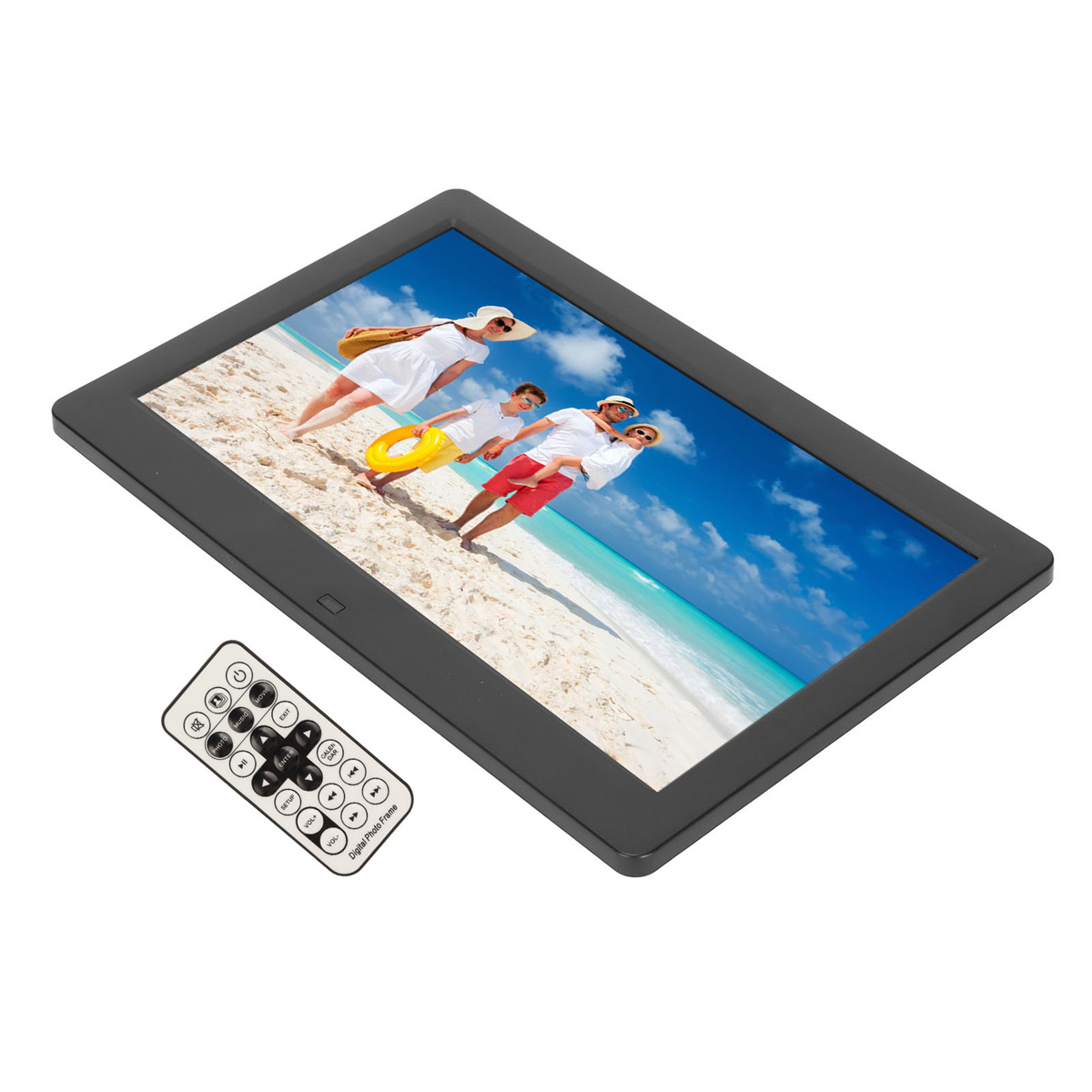 Ein digitaler Bilderrahmen mit einem Bild einer Familie am Strand und einer Fernbedienung.