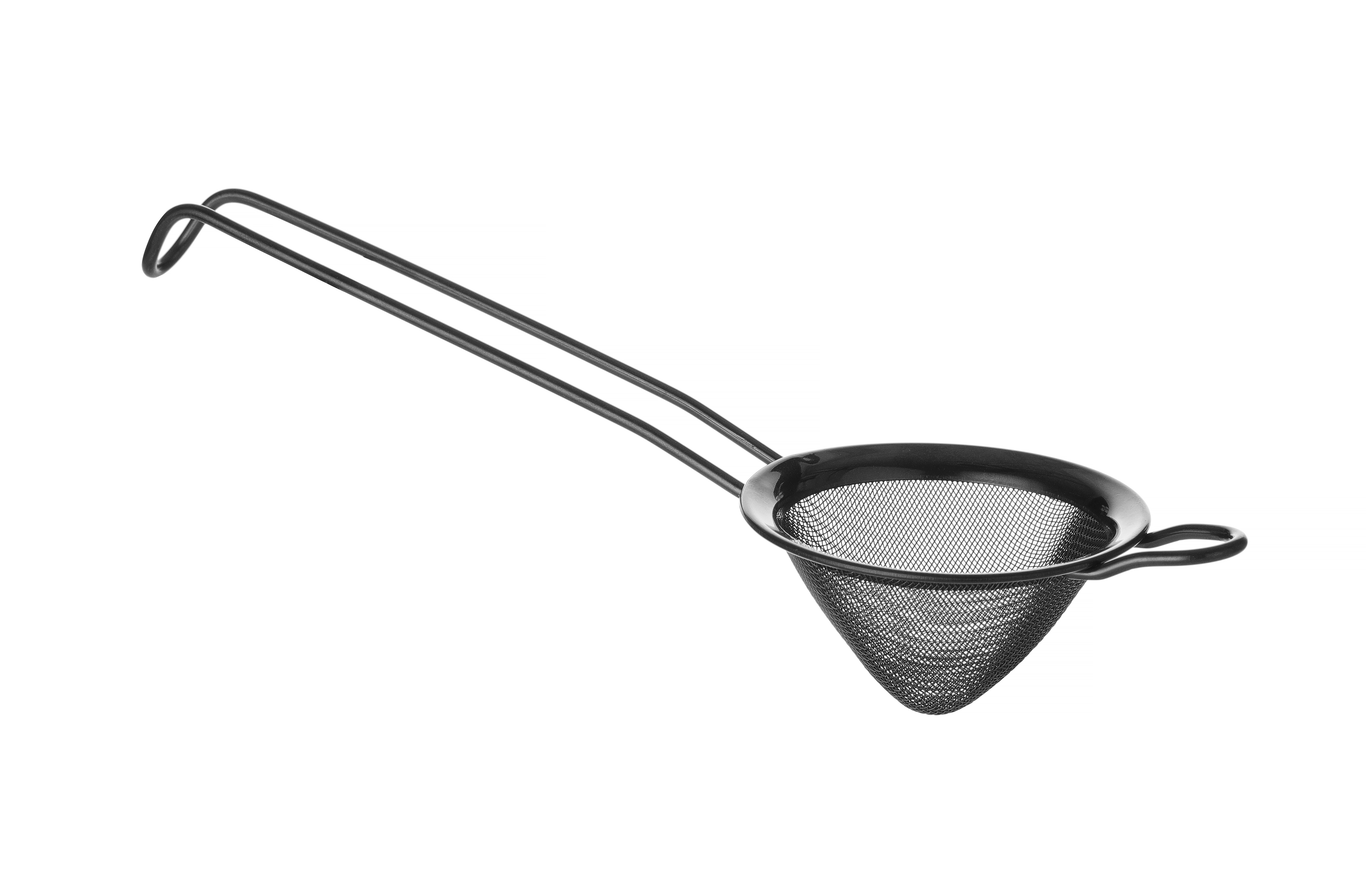 Colino a rete nero con manico lungo. Costruzione in metallo. Sfondo bianco.