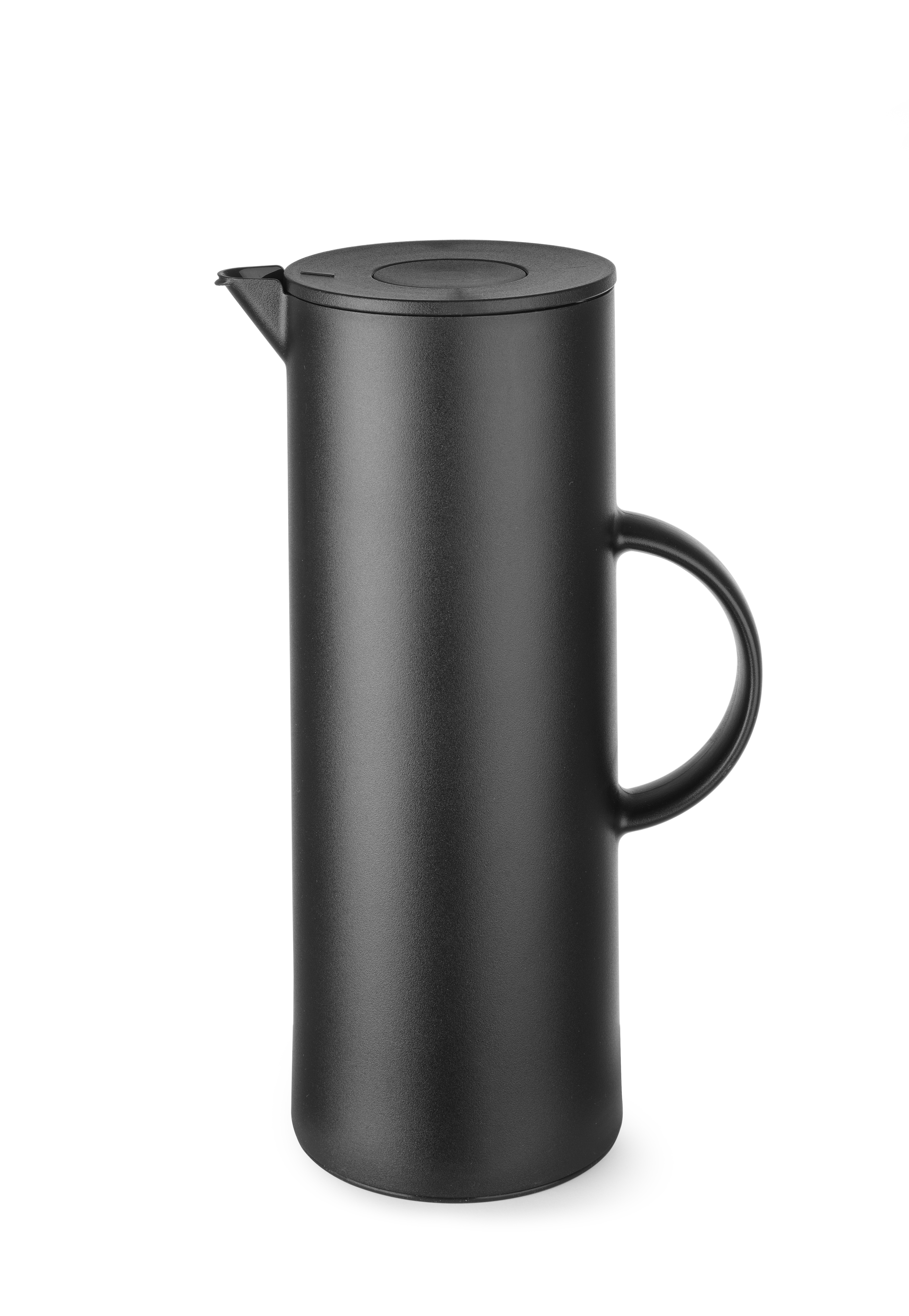 Thermos nero con manico e coperchio su sfondo bianco. Il thermos è alto e cilindrico.