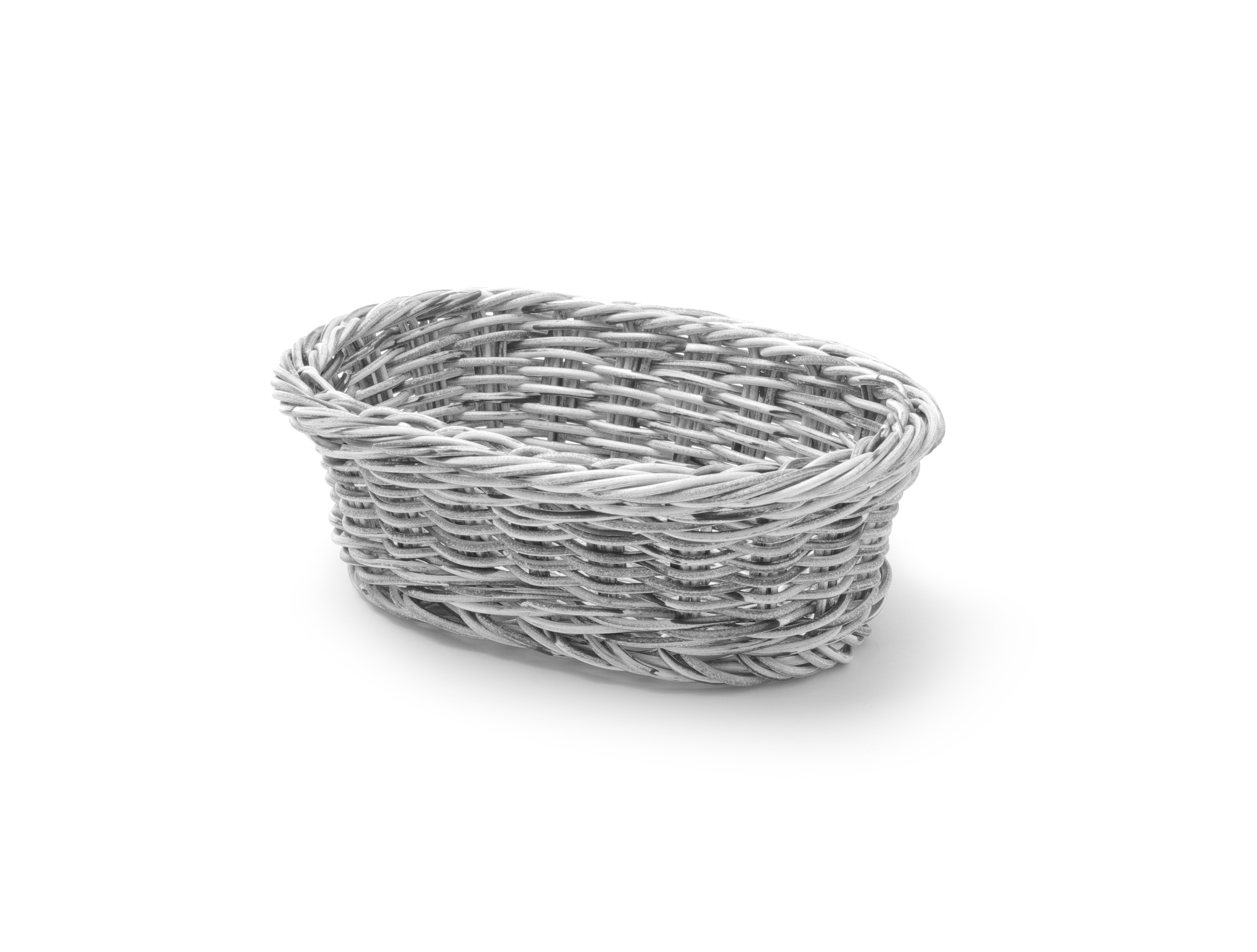 Un cestino ovale grigio intrecciato. Lo sfondo è bianco.