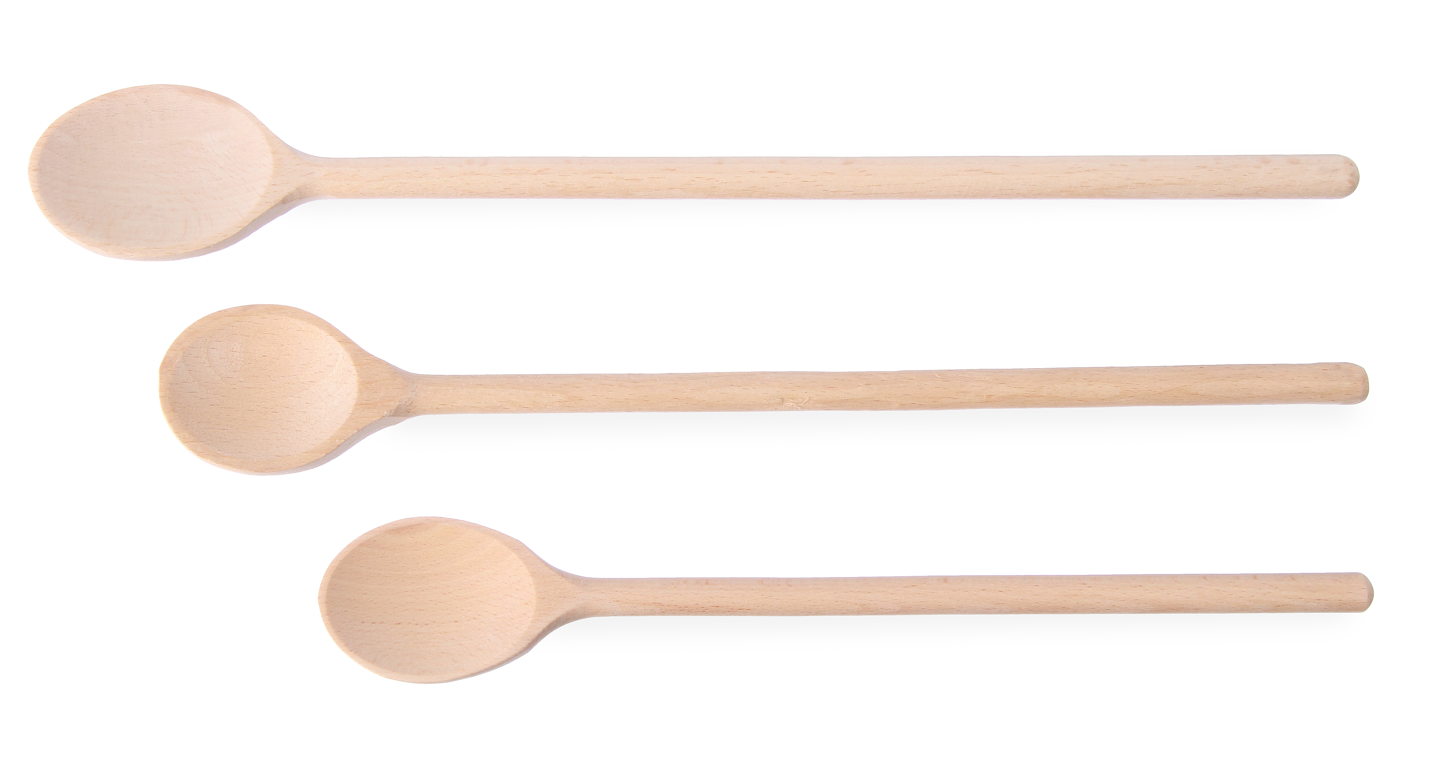Tre cucchiai di legno di varie dimensioni su sfondo bianco.