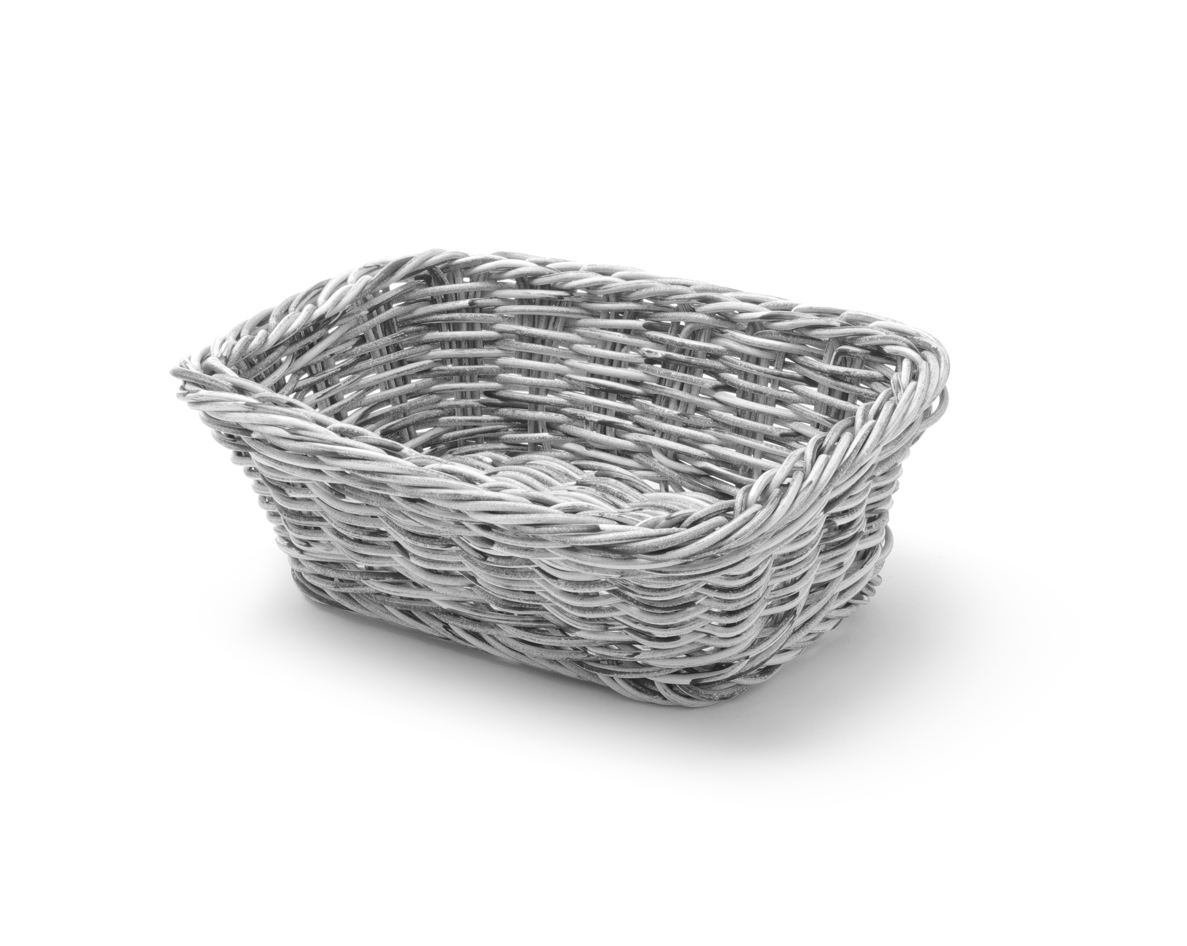 Un cestino grigio intrecciato su sfondo bianco. Il cestino è rettangolare.