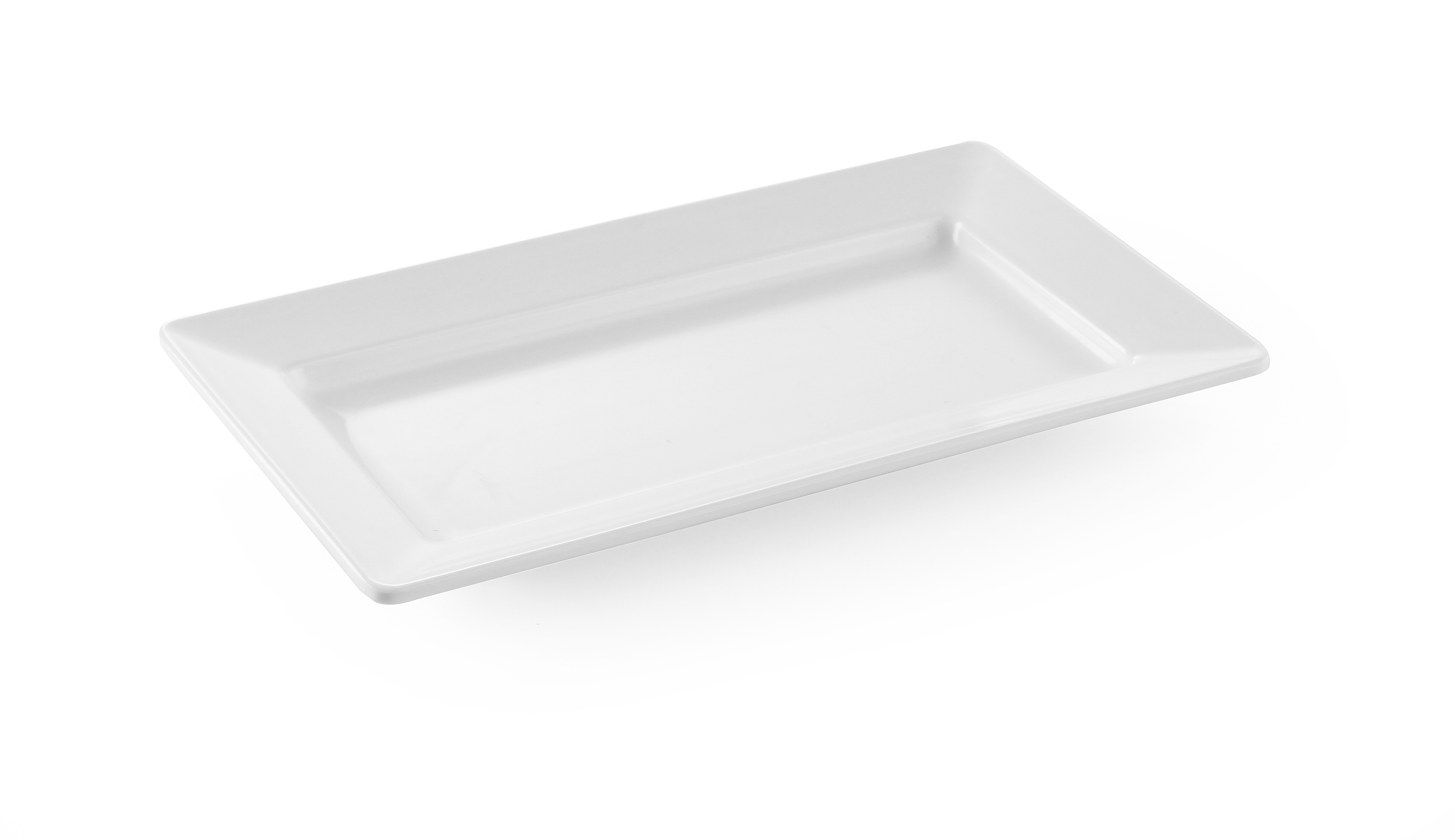 Piatto rettangolare bianco con bordi leggermente rialzati, isolato su bianco.