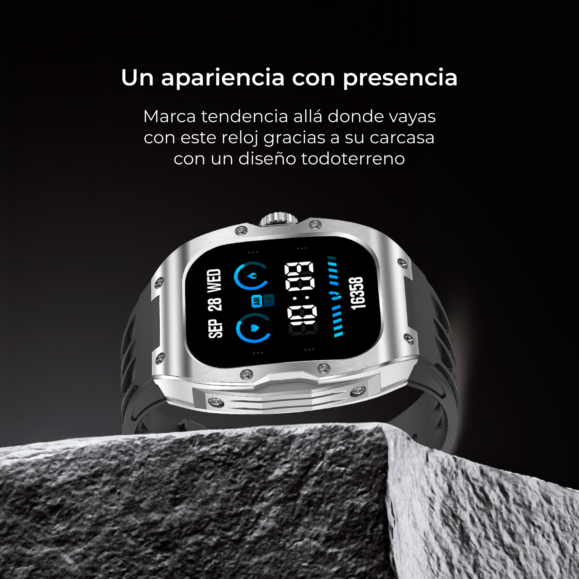 Orologio argento su roccia, cinturino nero, display digitale ora e data. Sfondo nero.