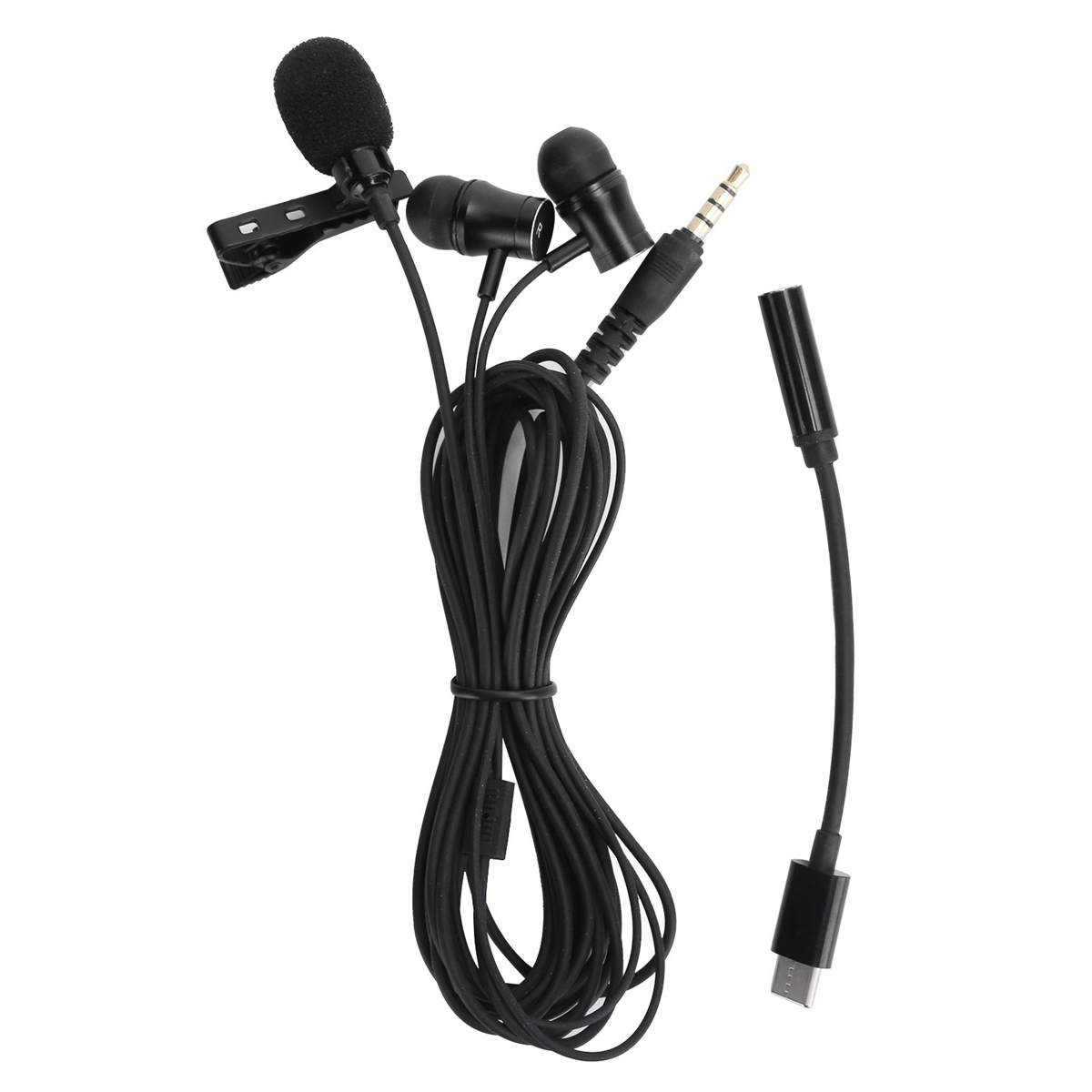 Schwarzes Ansteckmikrofon mit Ohrhörer-Kopfhörern. Ein USB-C-Adapter ist ebenfalls enthalten. Kabel sind schwarz und gewickelt.