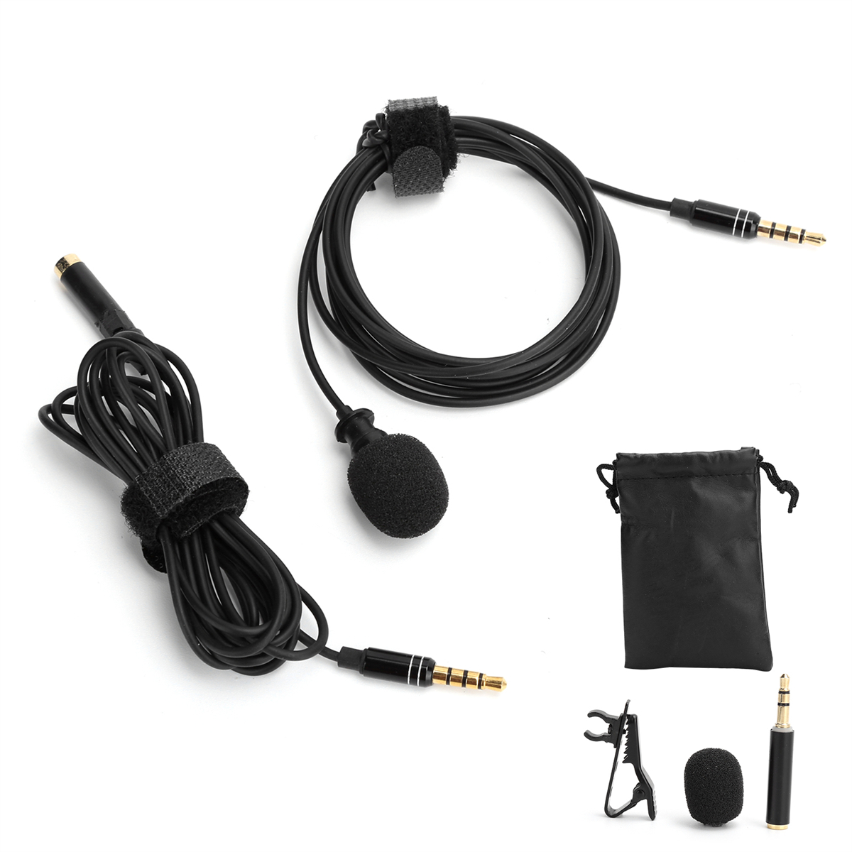 Mikrofon-Set mit Ansteckmikrofon, Kabel, Adapter und Zubehör auf weißer Oberfläche.