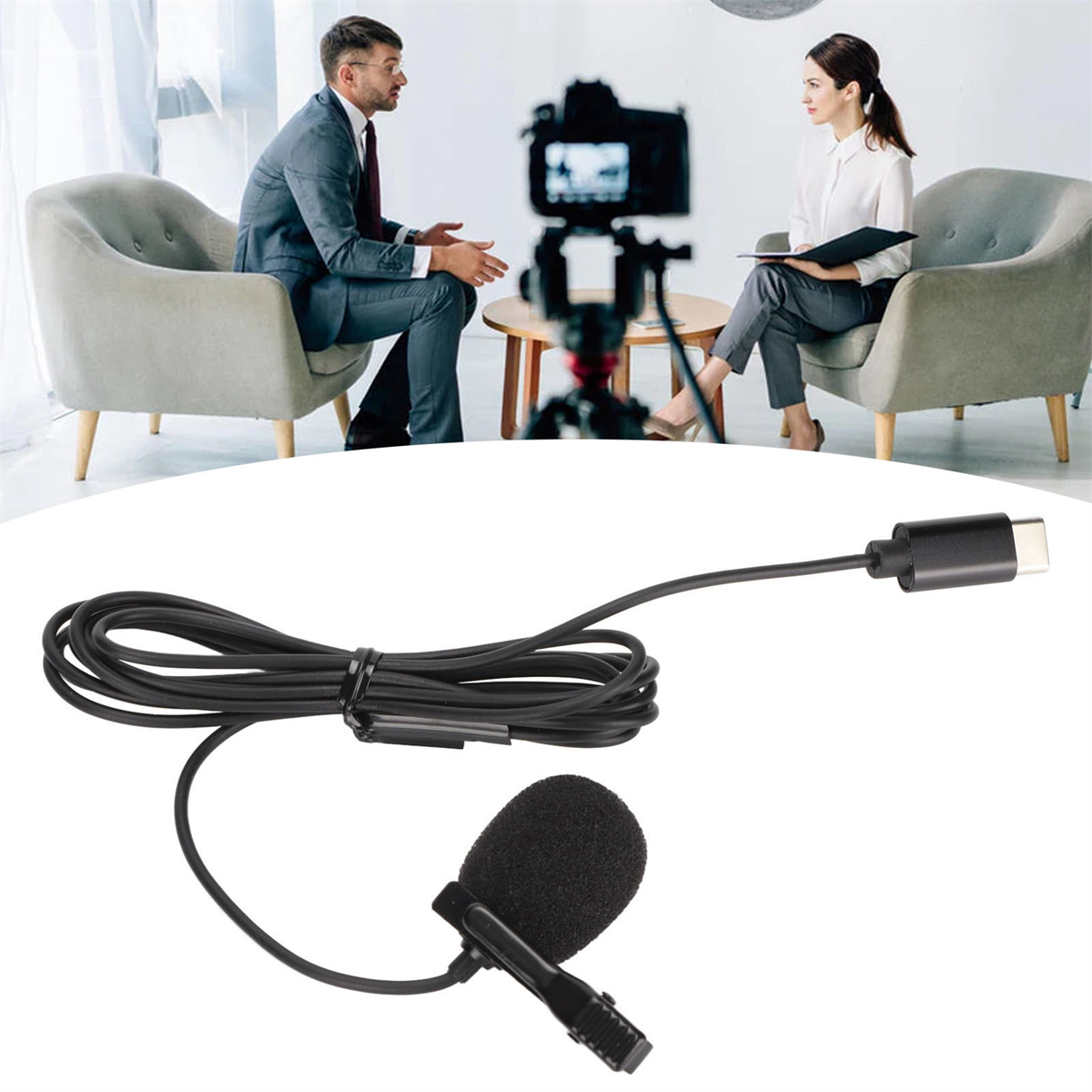Ein Mann im Anzug wird von einer Frau interviewt. Eine Kamera ist aufgebaut.