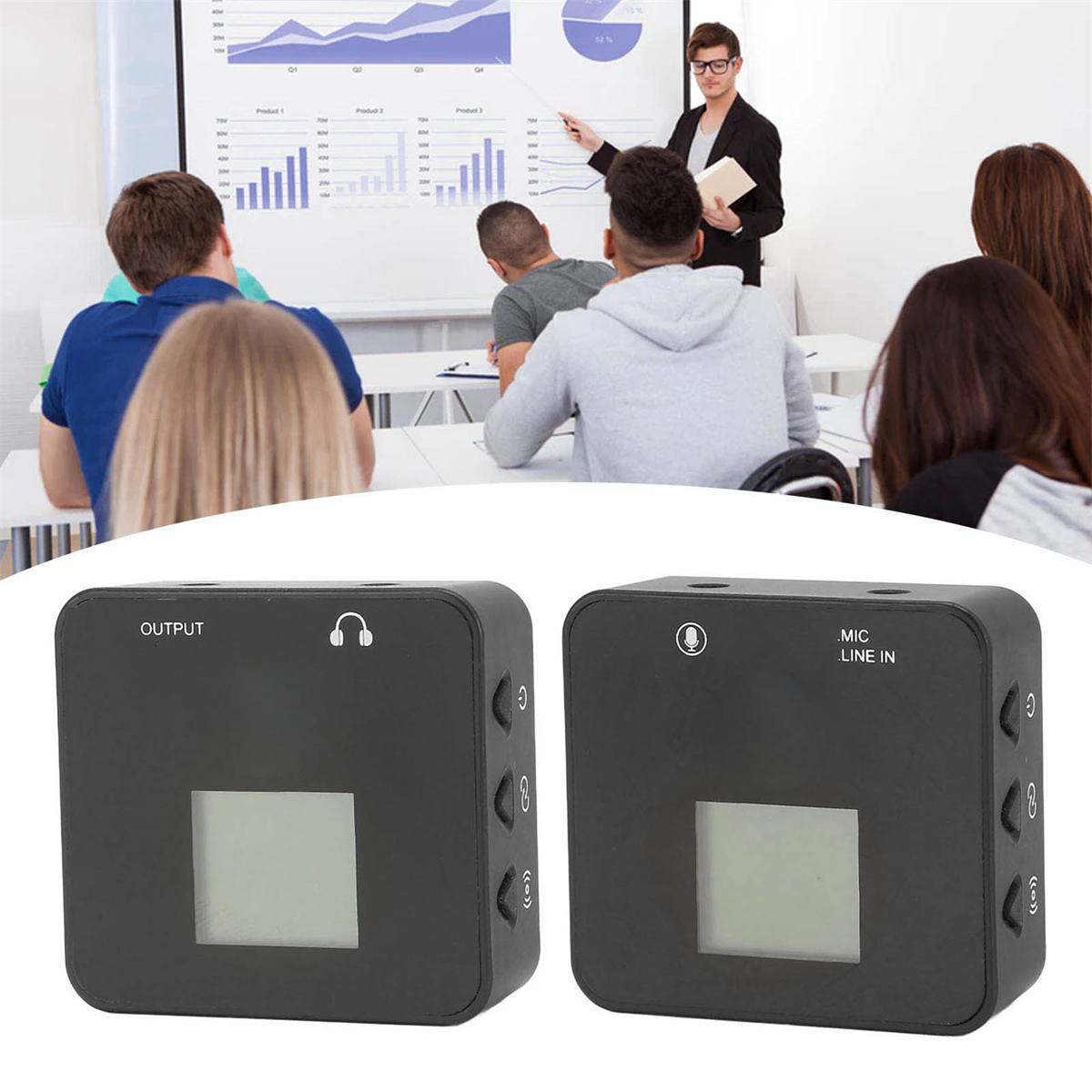 Zwei schwarze Audio-Interfaces mit Beschriftungen und Bildschirmen vor einer Klasse.
