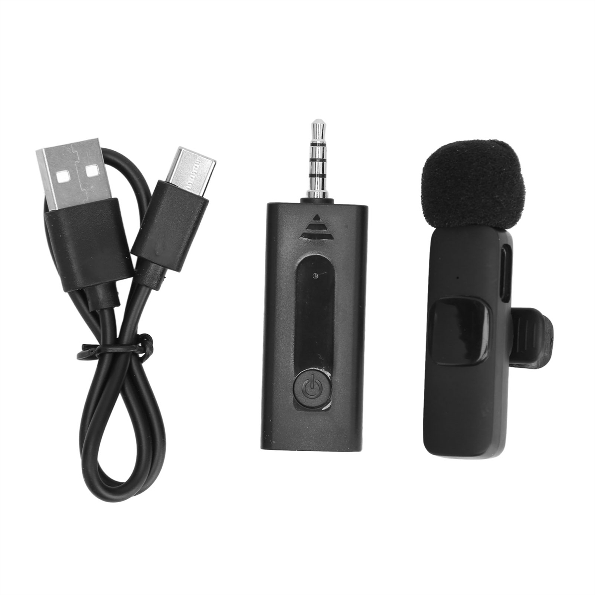 Ein Set aus schwarzen Mikrofonen und Zubehör: ein USB-Kabel, ein Stecker und ein Mikrofon mit Schwammabdeckung.