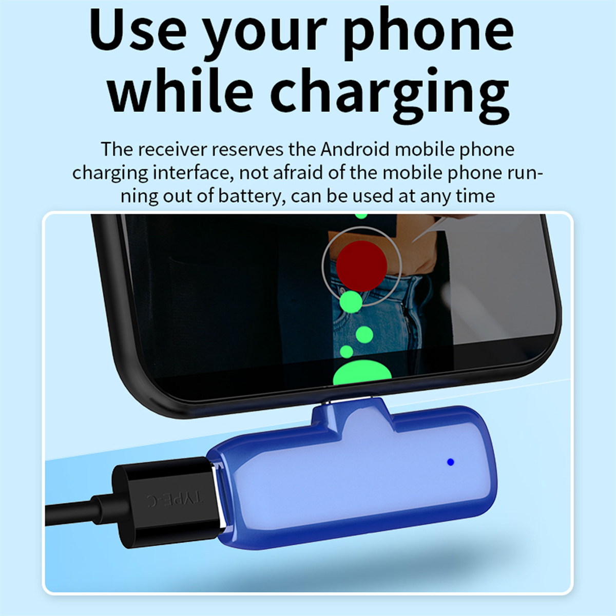 Telefon lädt mit blauem Adapter, verbunden mit schwarzem Kabel und Telefon, auf hellblauem Hintergrund.