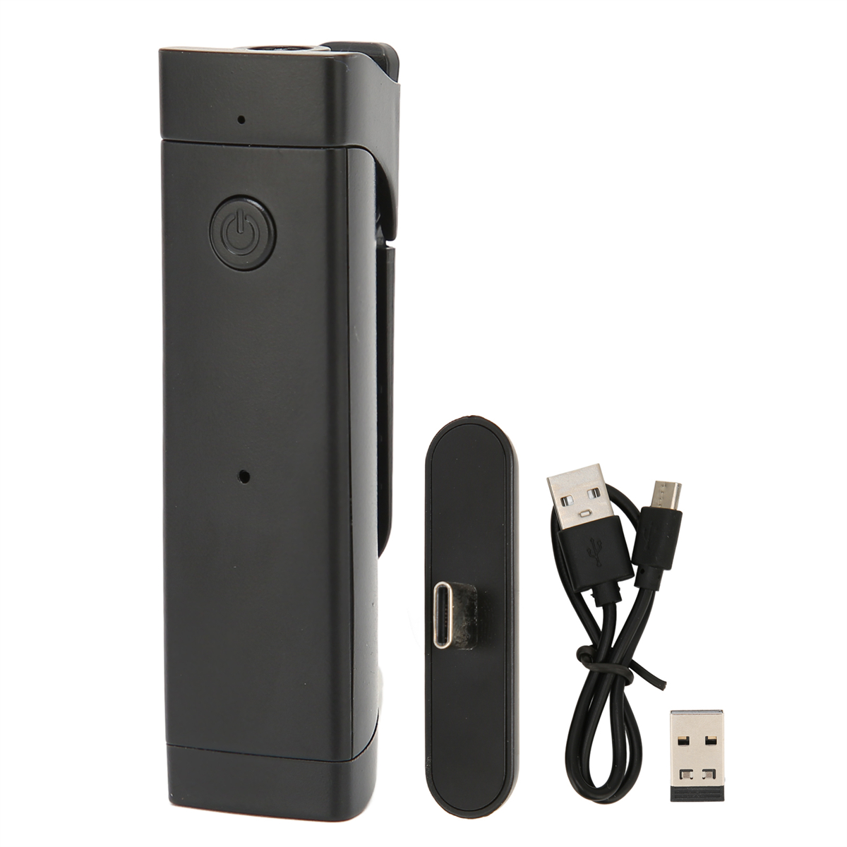 Schwarze Videokamera mit Clip, Ladekabel und USB-Adapter.