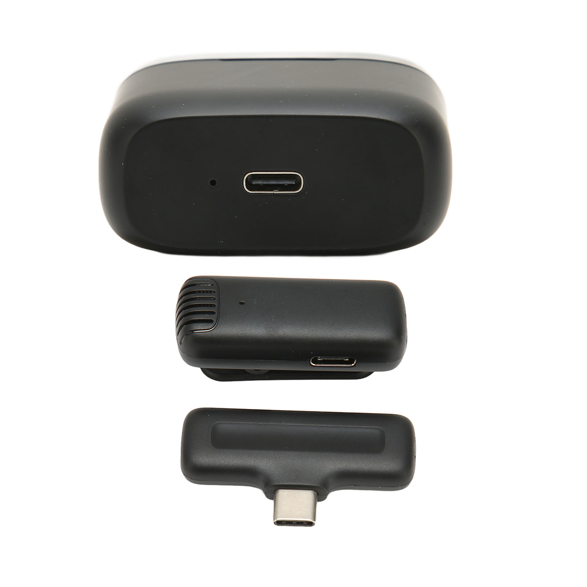Drei schwarze Geräte. Das obere ist rechteckig, das mittlere hat einen USB-C-Anschluss.