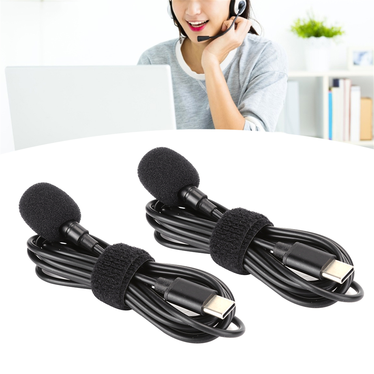Zwei schwarze Mikrofone mit Kabeln, befestigt an einer Person mit Headset.