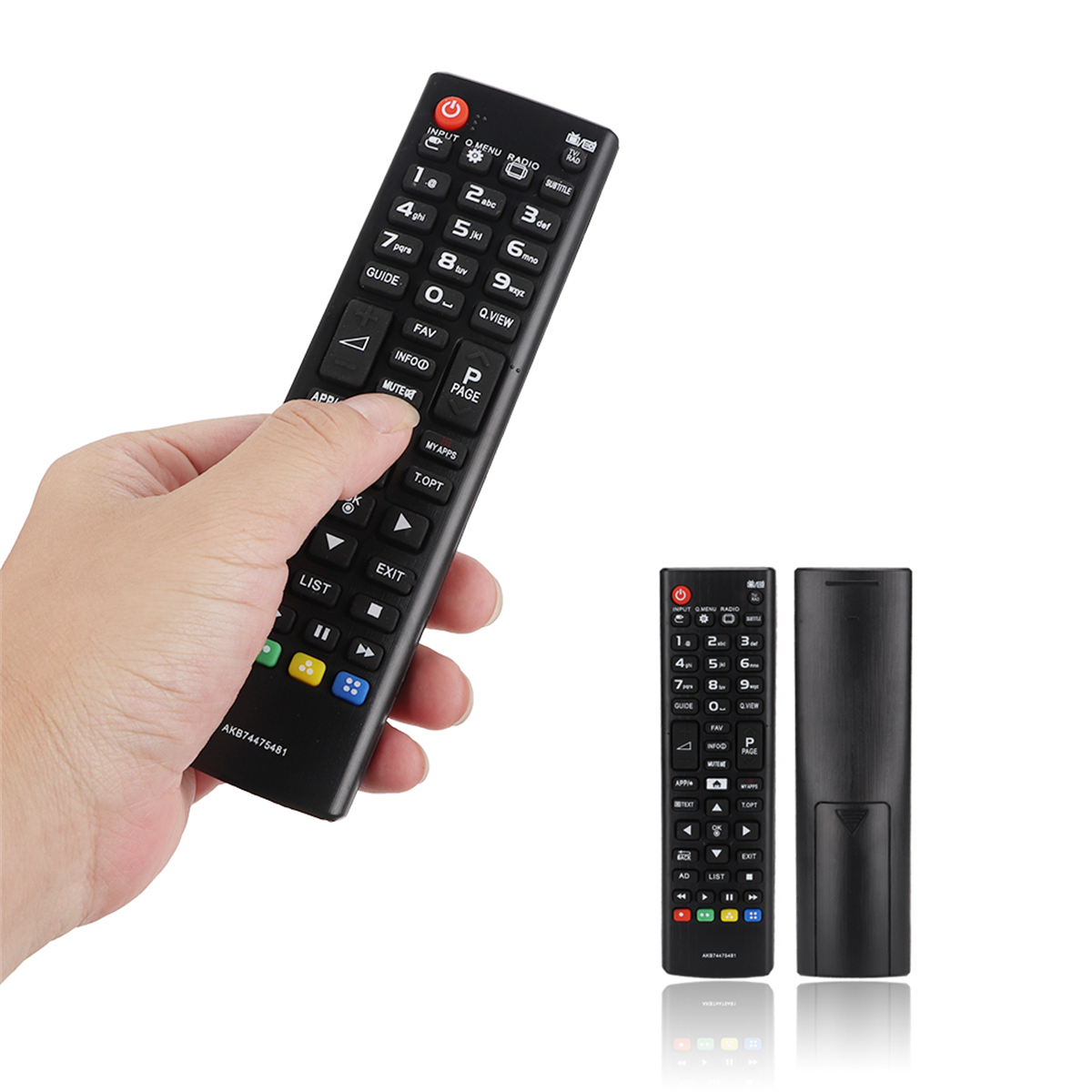 Hand hält TV-Fernbedienung. Zwei Fernbedienungen im Bild. Knöpfe sind sichtbar.