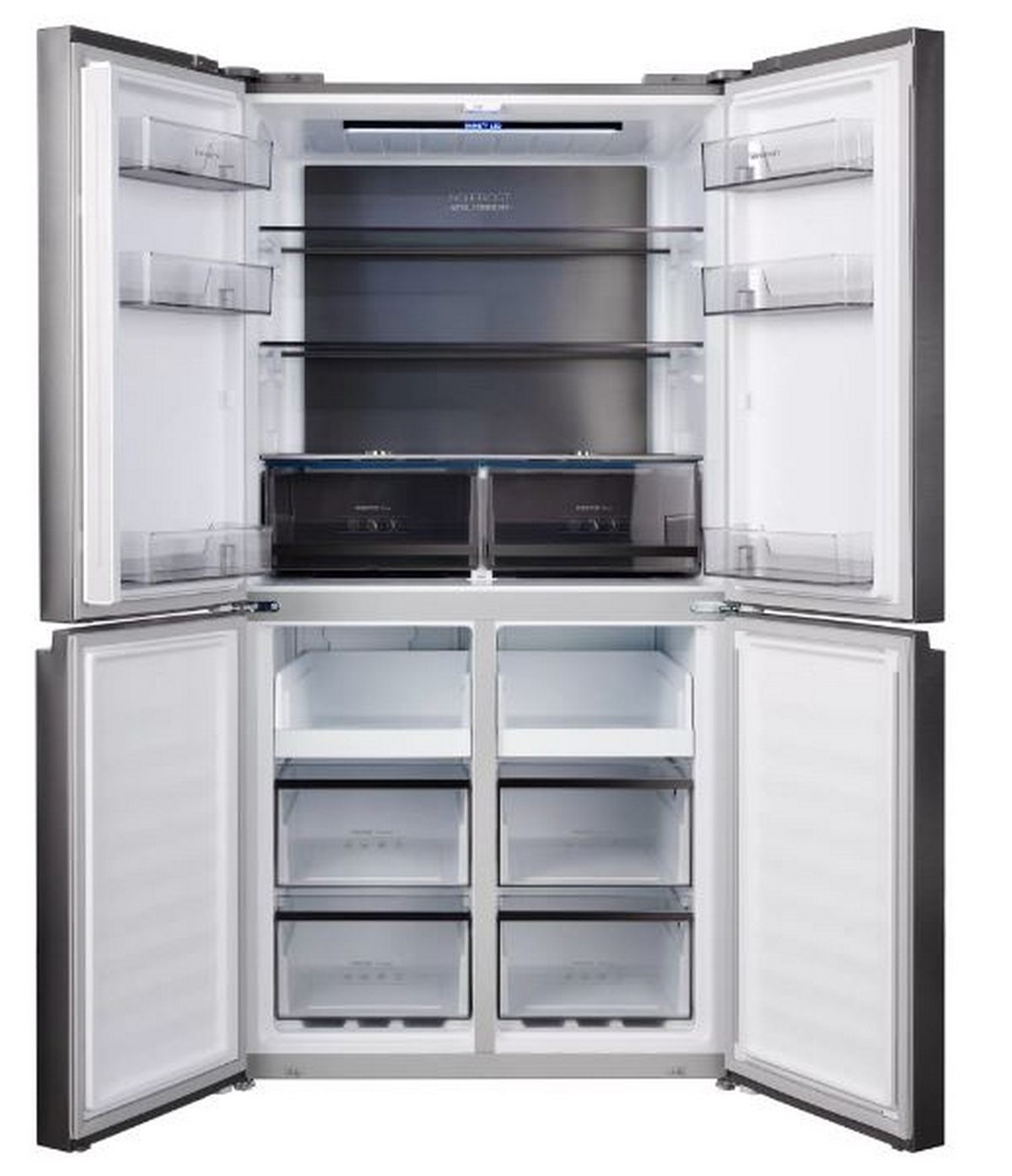 Refrigerador abierto con múltiples estantes y cajones, lleno de recipientes transparentes.