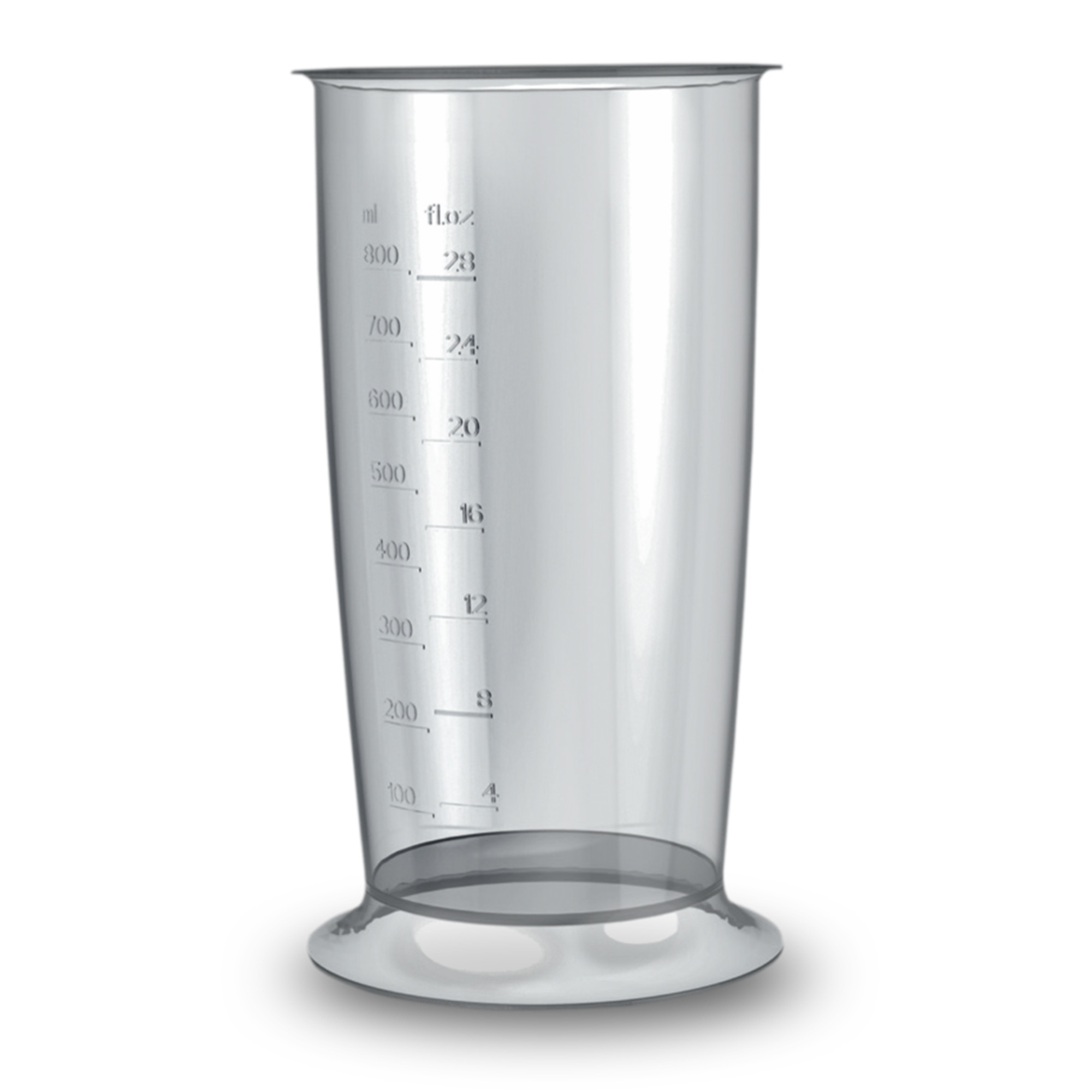 Taza medidora de plástico transparente con marcas. Fondo blanco.