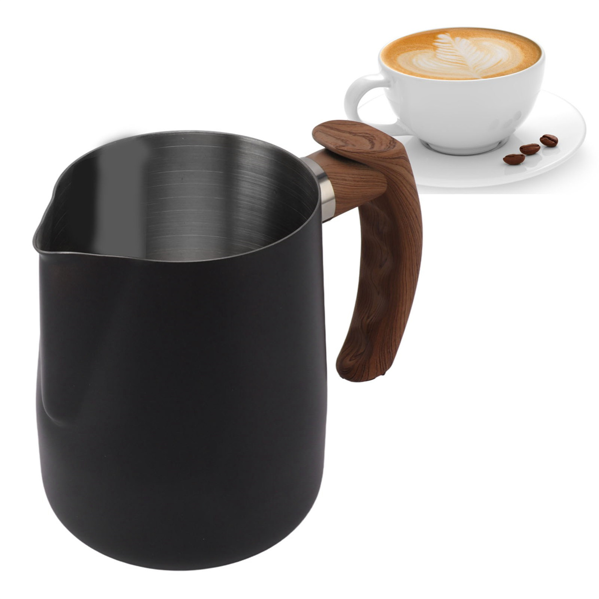 Schwarzer Milchaufschäumer mit Holzgriff. Ein Latte und Kaffeebohnen im Hintergrund.