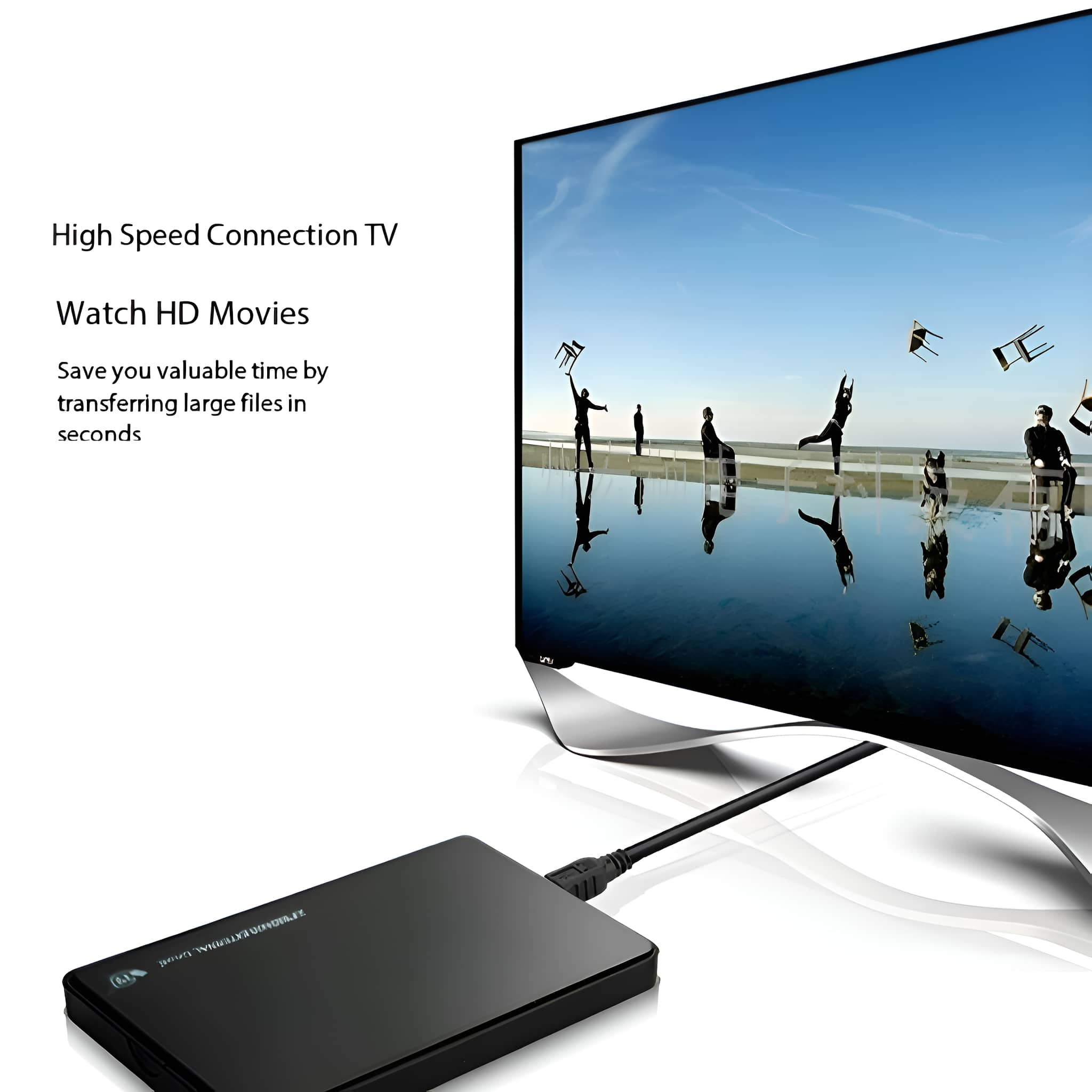 Eine schwarze externe Festplatte, die an einen Fernseher angeschlossen ist, der Menschen in einem See zeigt.