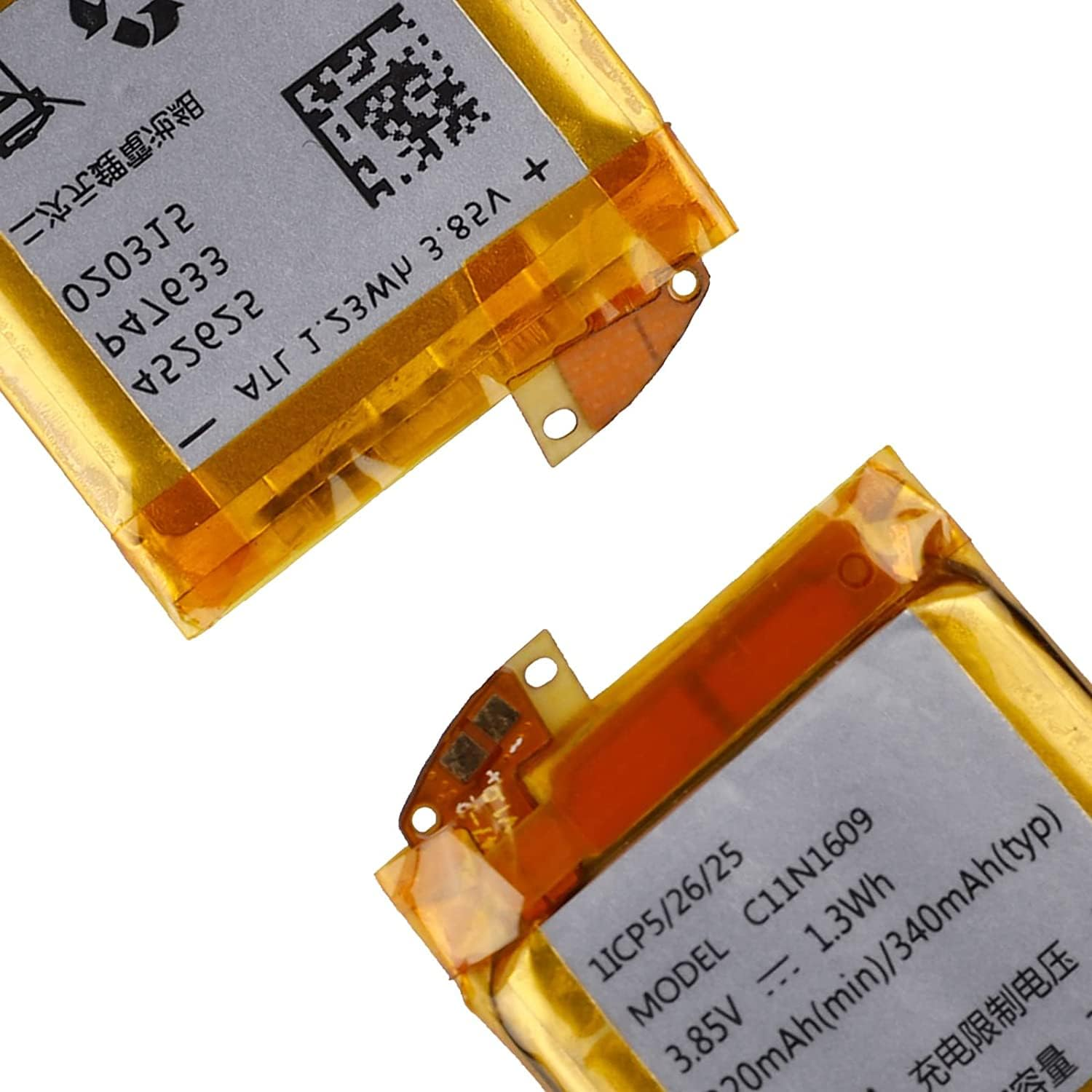 Zwei kleine Batterien mit Etiketten. Orange und gelb mit Text. Weißer Hintergrund.