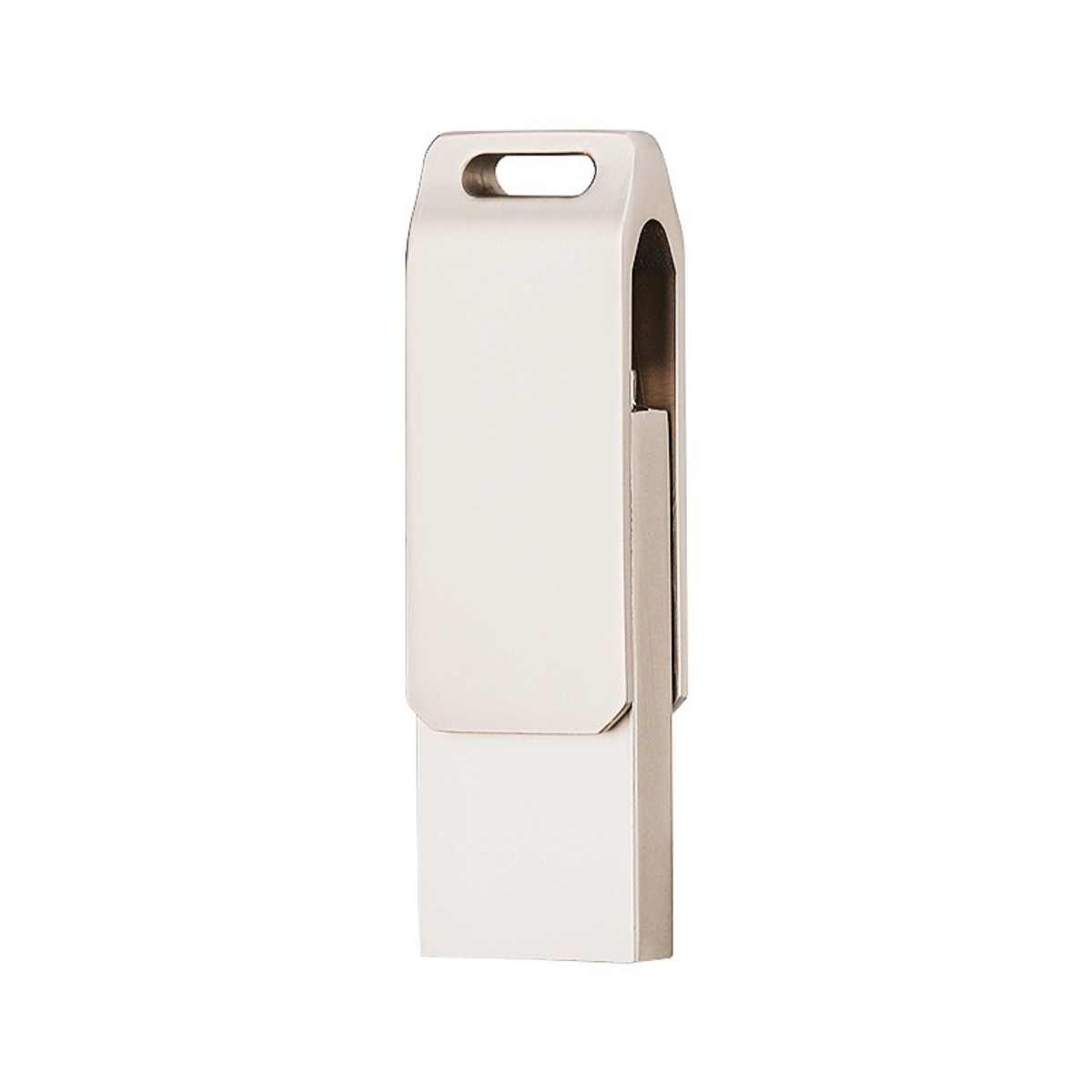 Silberner USB-Stick. Der USB-Stick hat eine Schlaufe und einen rechteckigen Körper. Weißer Hintergrund.
