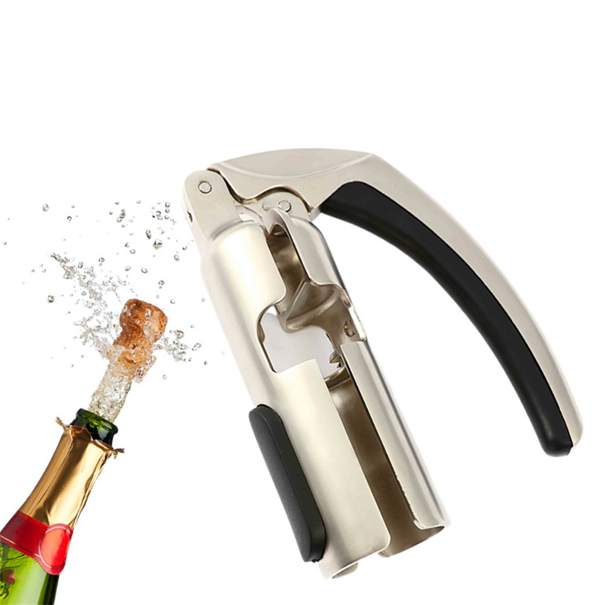 Ein silberner Champagner-Korkenzieher öffnet eine Flasche.