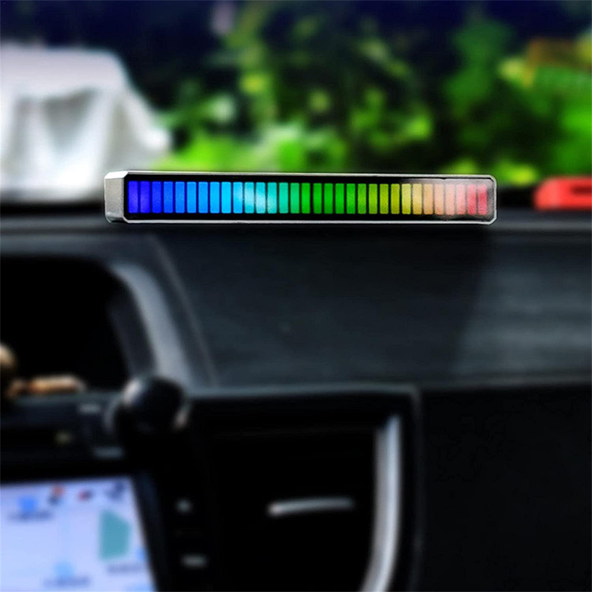 Ein Armaturenbrett mit einer mehrfarbigen LED-Balkenanzeige, die eine Reihe von Farben zeigt.