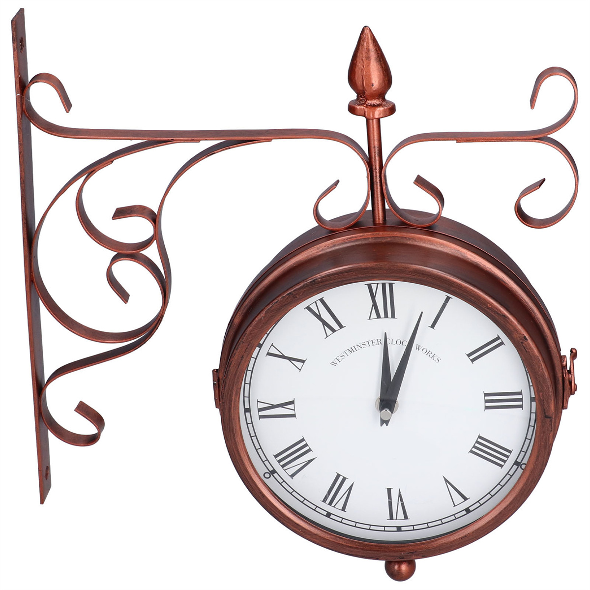Runde Uhr mit römischen Ziffern, an einer Wand montiert.