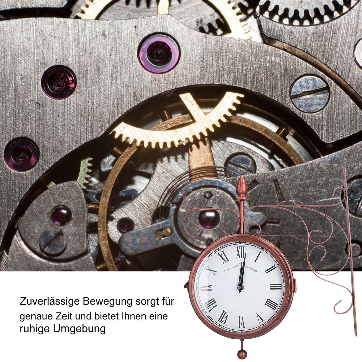 Uhrwerk und eine Uhr. Die Uhr zeigt die Uhrzeit an. Der Hintergrund ist ein altes Uhrwerk.