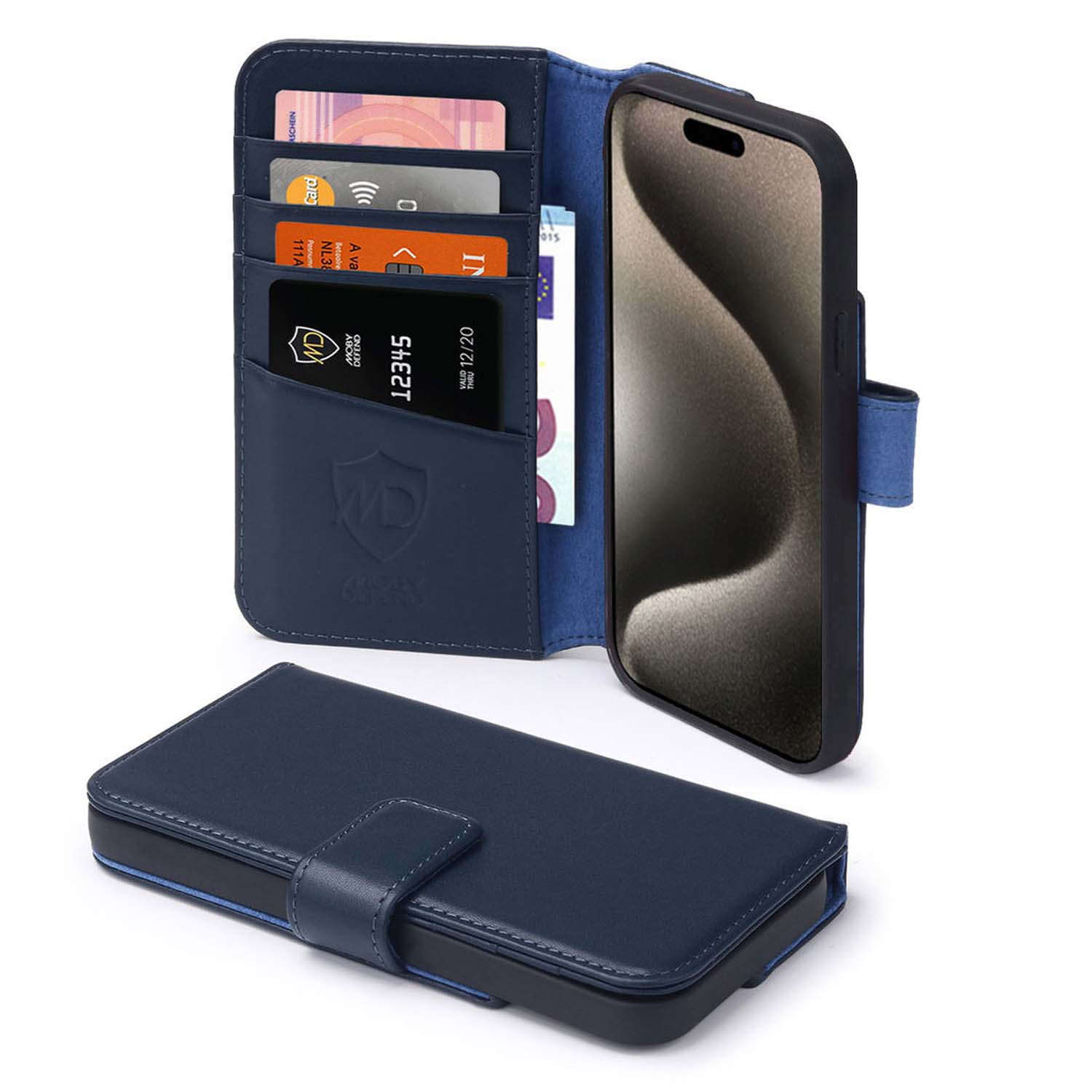 Étui de téléphone bleu avec cartes, argent liquide et un téléphone. L'étui est fermé.