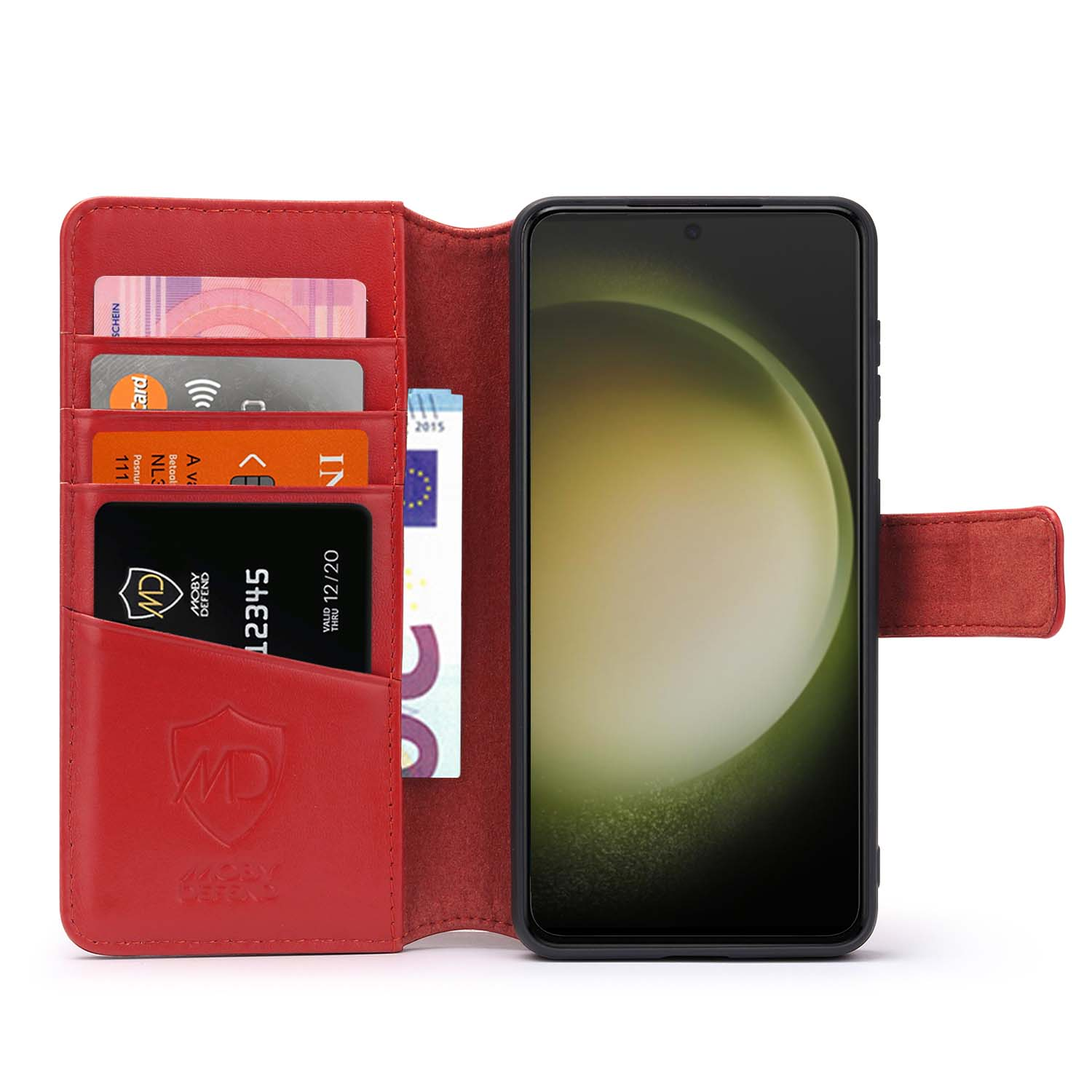 Rode telefoonportemonnee met kaarten en geld. Een telefoon zit in de hoes.