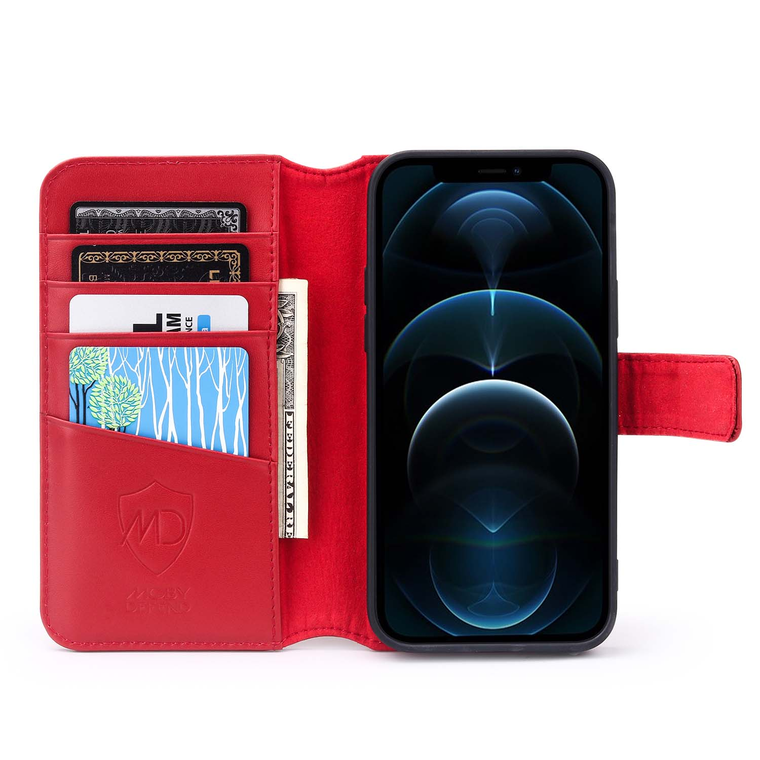 Een rode leren telefoonportemonnee met kaarten en een telefoon erin.
