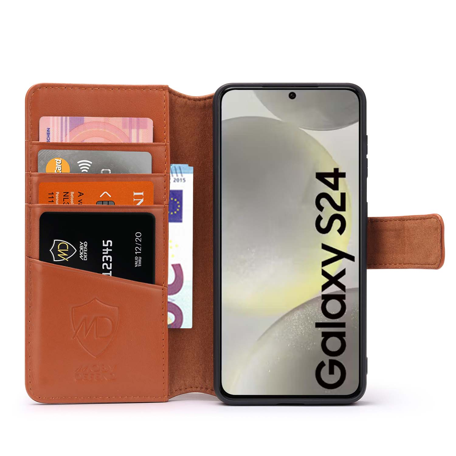 Étui marron avec cartes et téléphone, le téléphone affiche 'Galaxy S24' à l'écran.