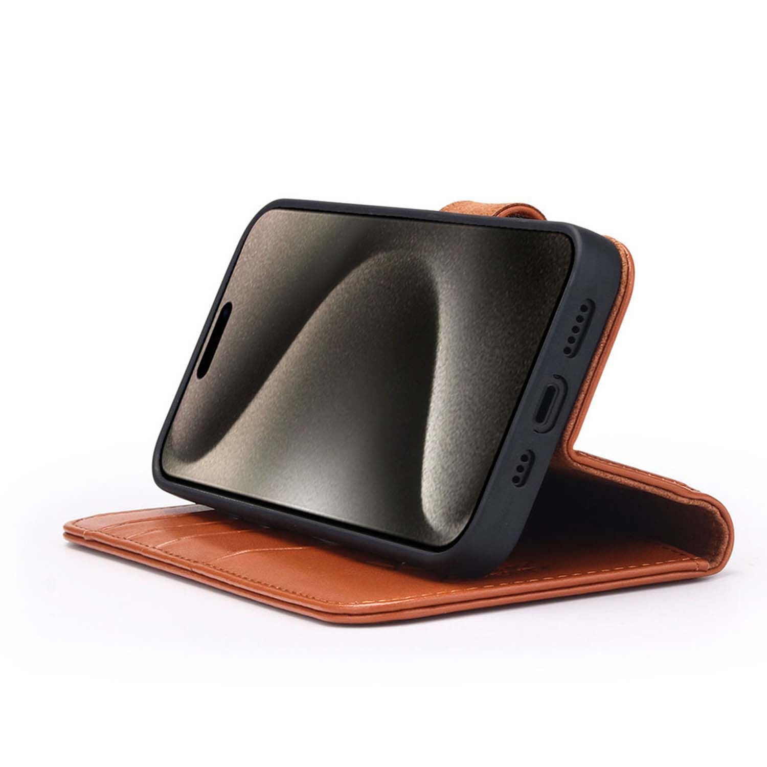 Étui de téléphone beige avec téléphone à l'intérieur. Fond blanc.