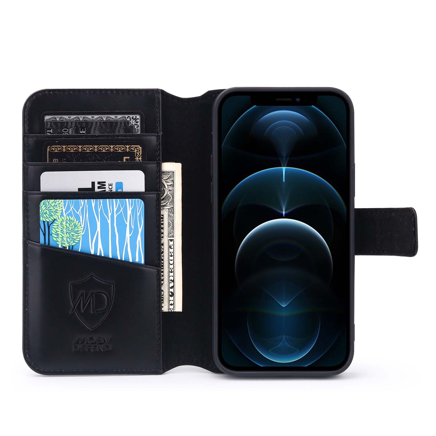 Zwarte leren telefoonhoes open met kaarten en een telefoon erin.