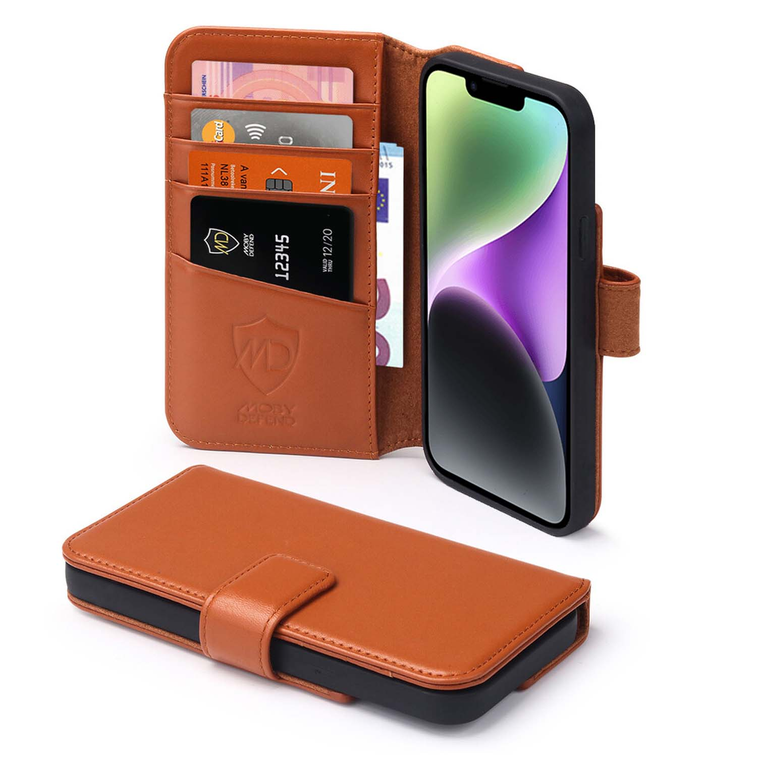 Étui portefeuille en cuir marron avec cartes et smartphone. Ouvert, cartes et écran visibles.