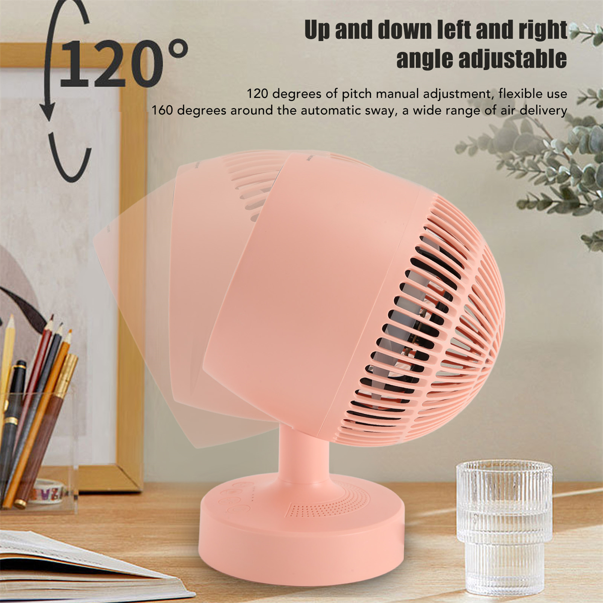 Rosa Ventilator. Auf einem Schreibtisch. Text zeigt den einstellbaren Winkel. Glas und Stifte daneben.