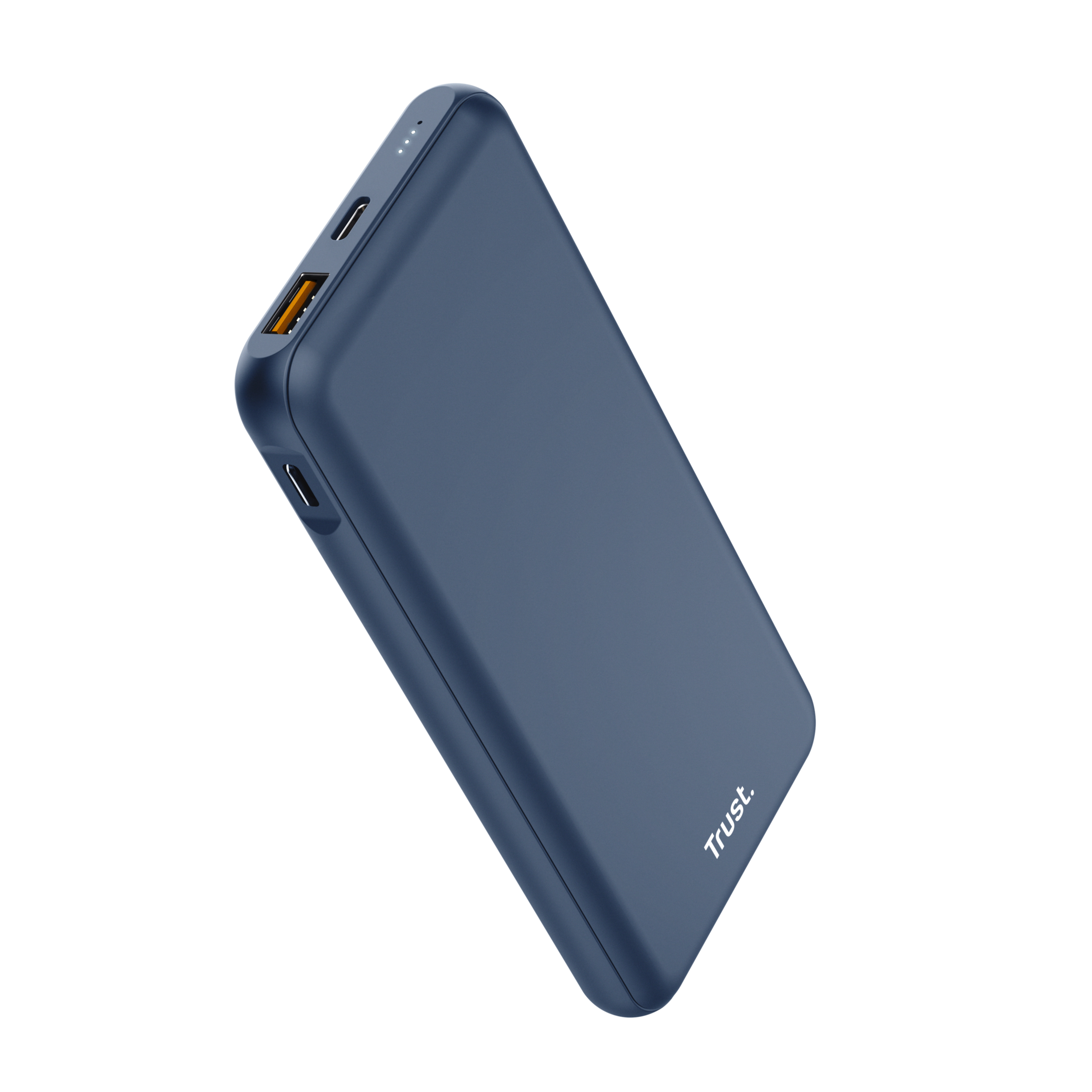 Blauwe powerbank met Trust-logo, schuin op zwarte achtergrond. Toont poorten.