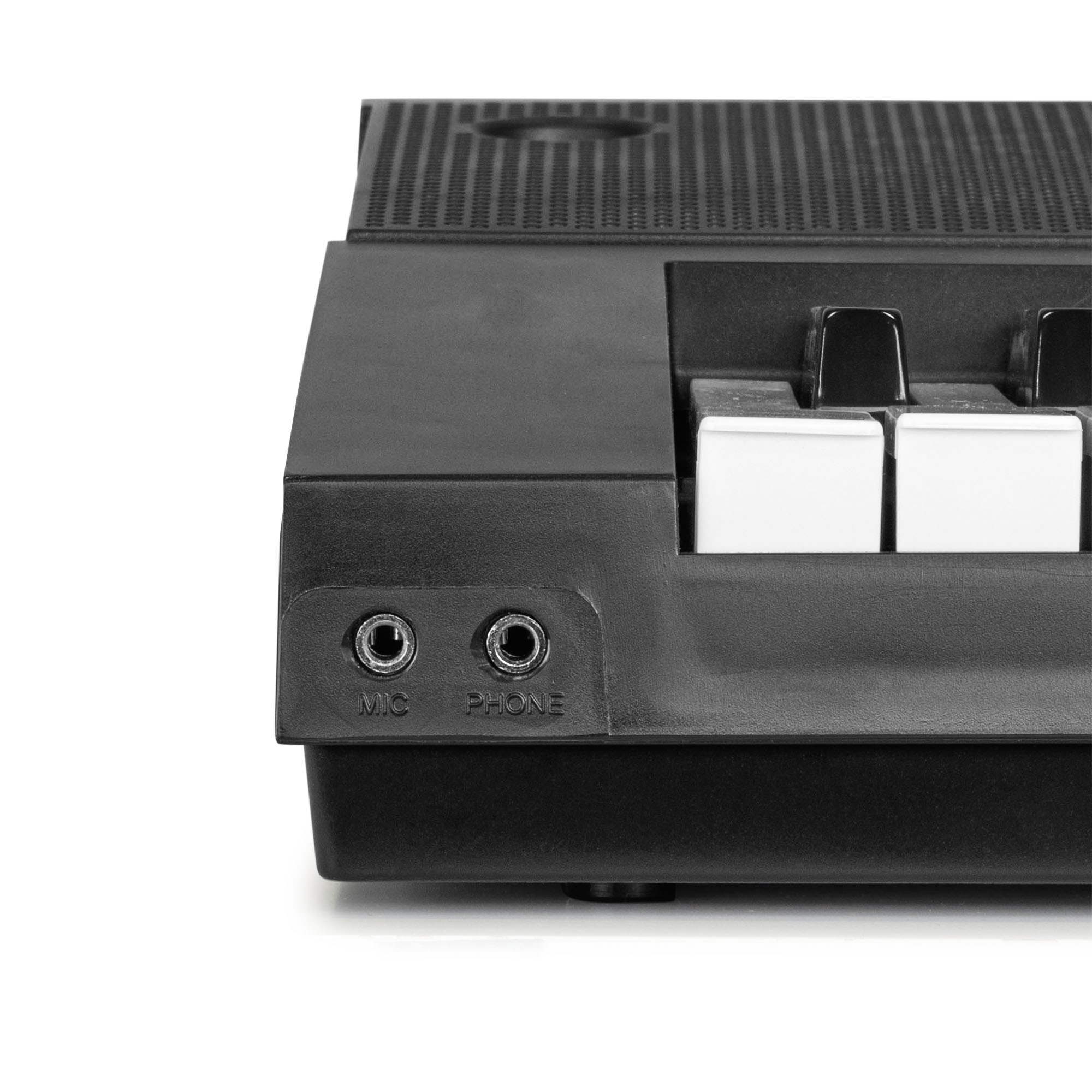 Nahaufnahme eines schwarzen Audiogeräts mit MIC- und PHONE-Eingangsbuchsen an der Seite.